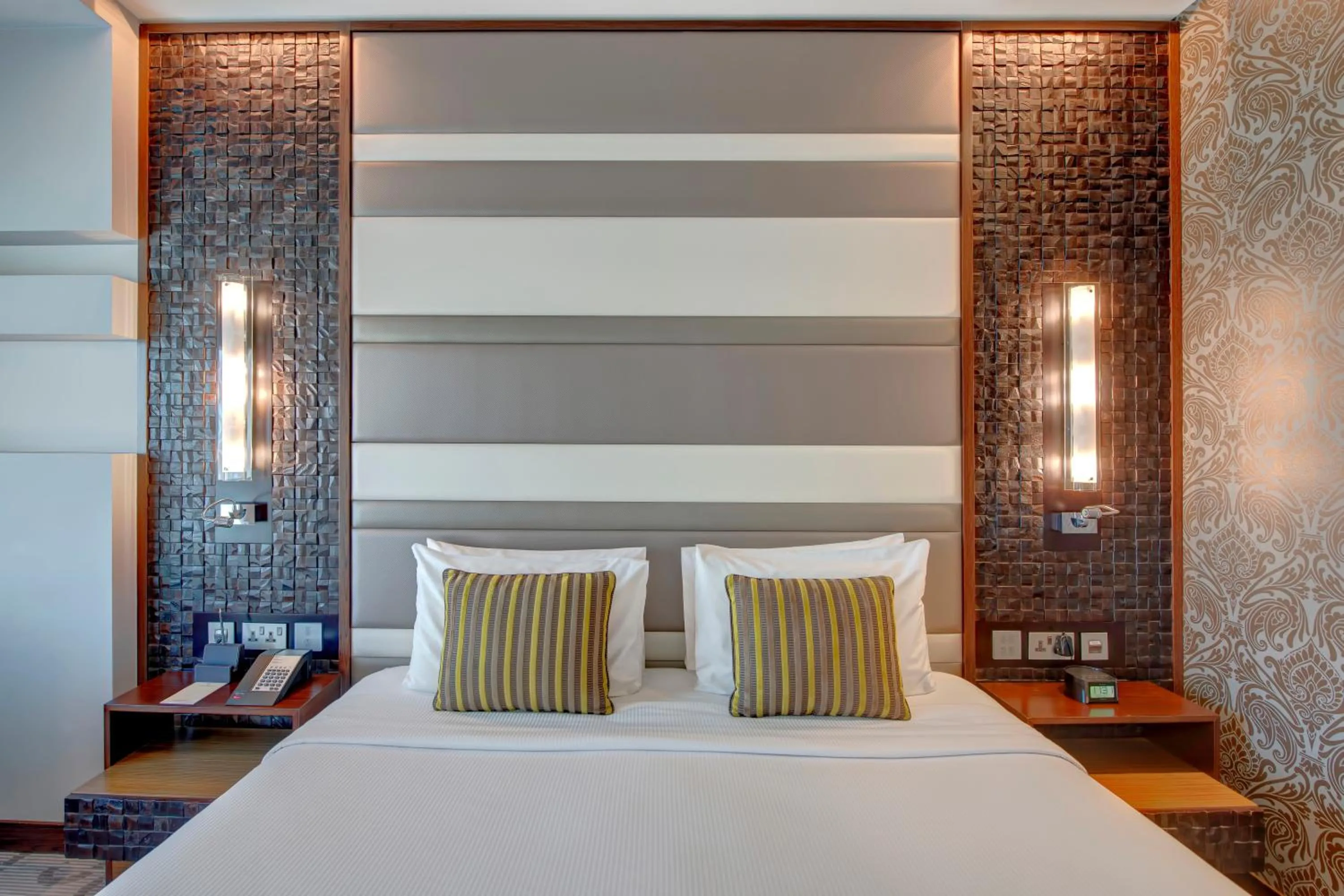 Bed in Metropolitan Hotel Dubai