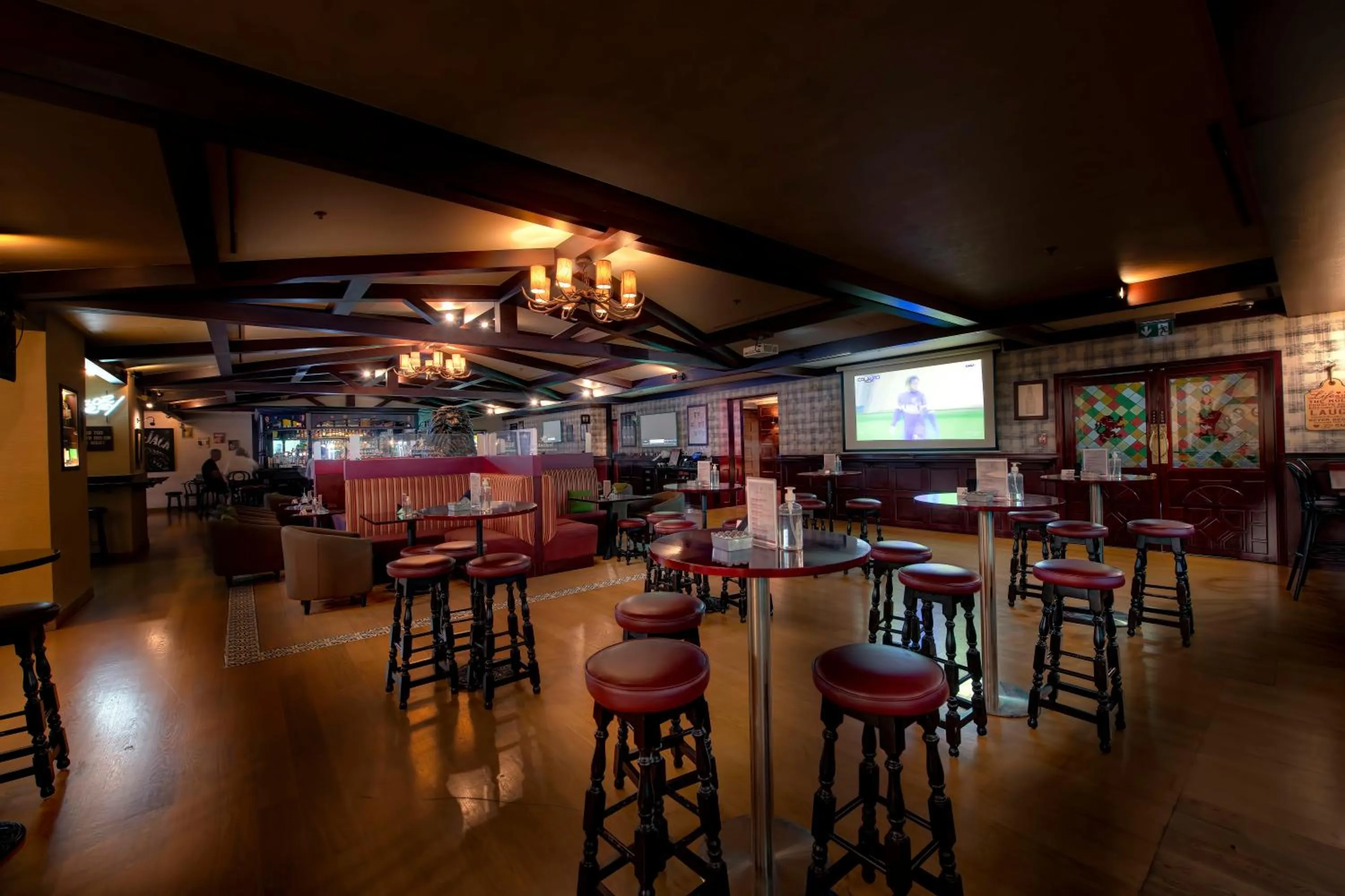 Restaurant/places to eat in Metropolitan Hotel Dubai