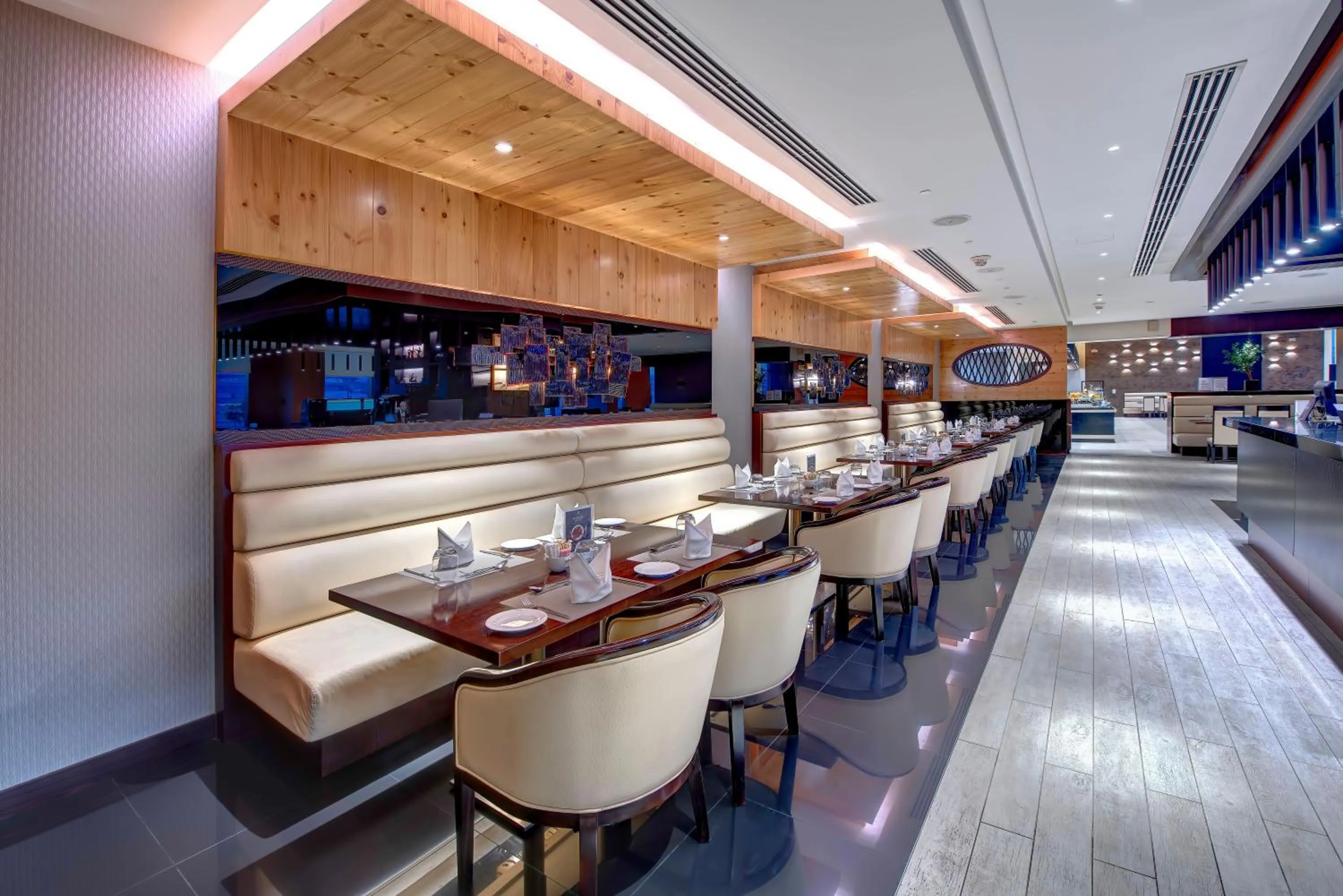 Restaurant/places to eat in Metropolitan Hotel Dubai