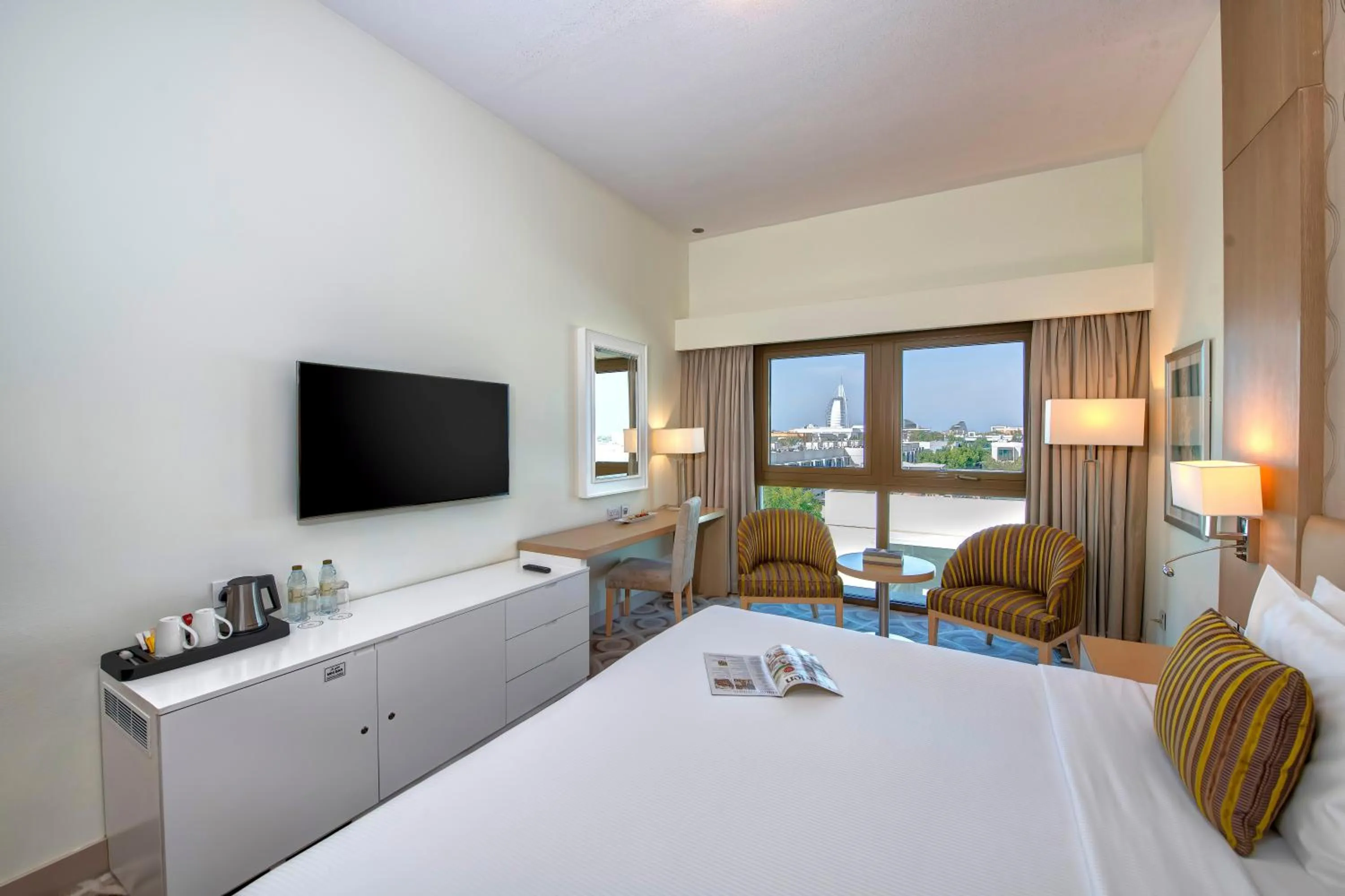 Bed in Metropolitan Hotel Dubai