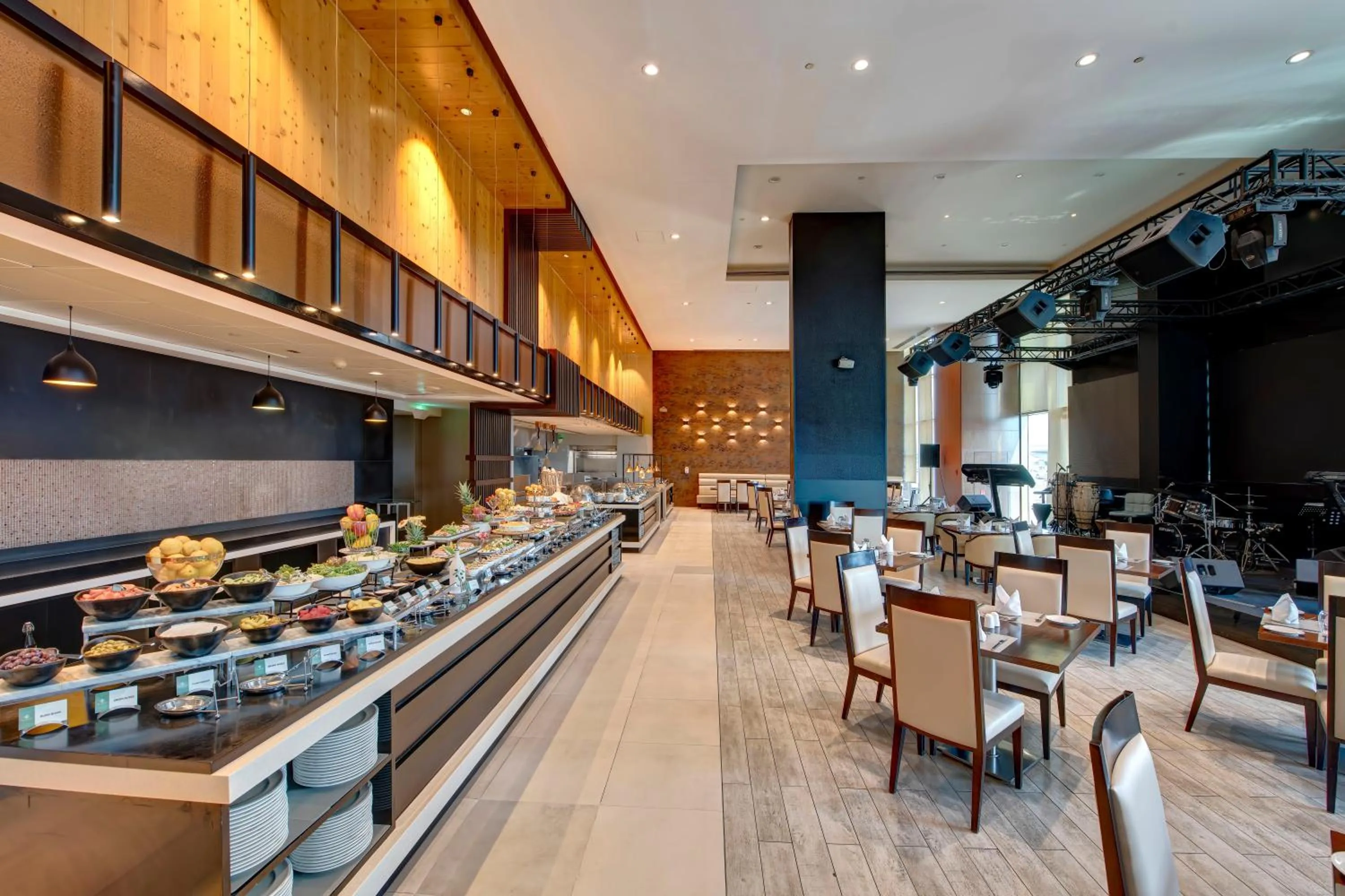 Restaurant/places to eat in Metropolitan Hotel Dubai