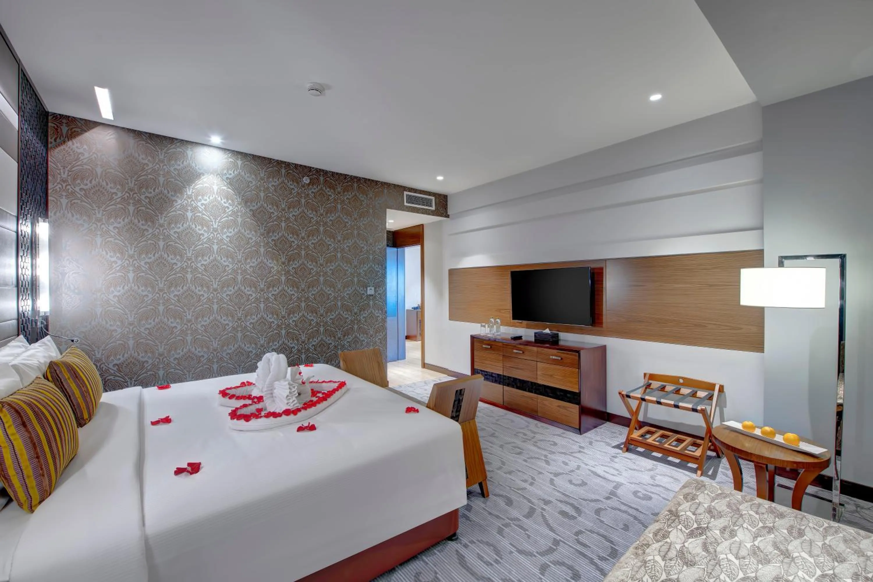 Bed in Metropolitan Hotel Dubai