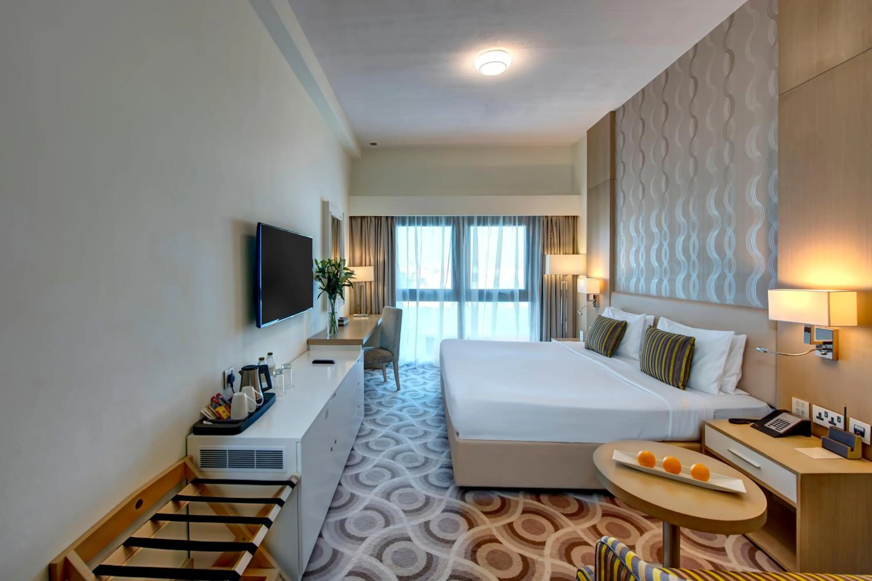 Bed in Metropolitan Hotel Dubai