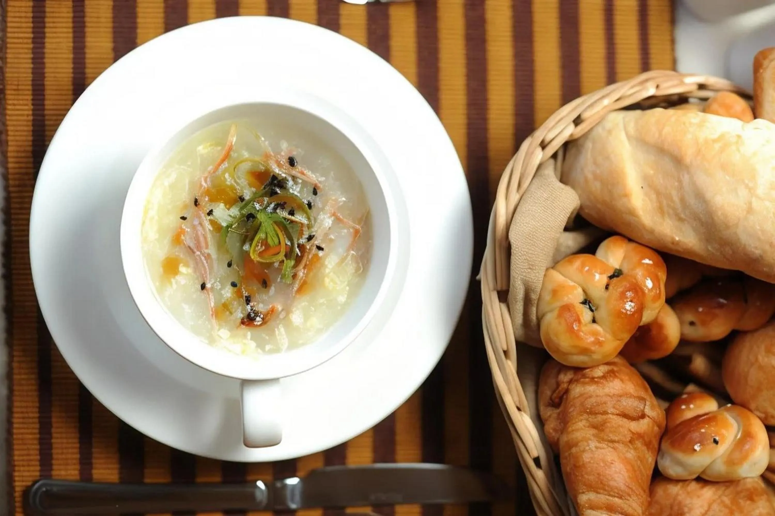 Continental breakfast in EKHO Sigiriya - 700 meters to Sigiriya Rock