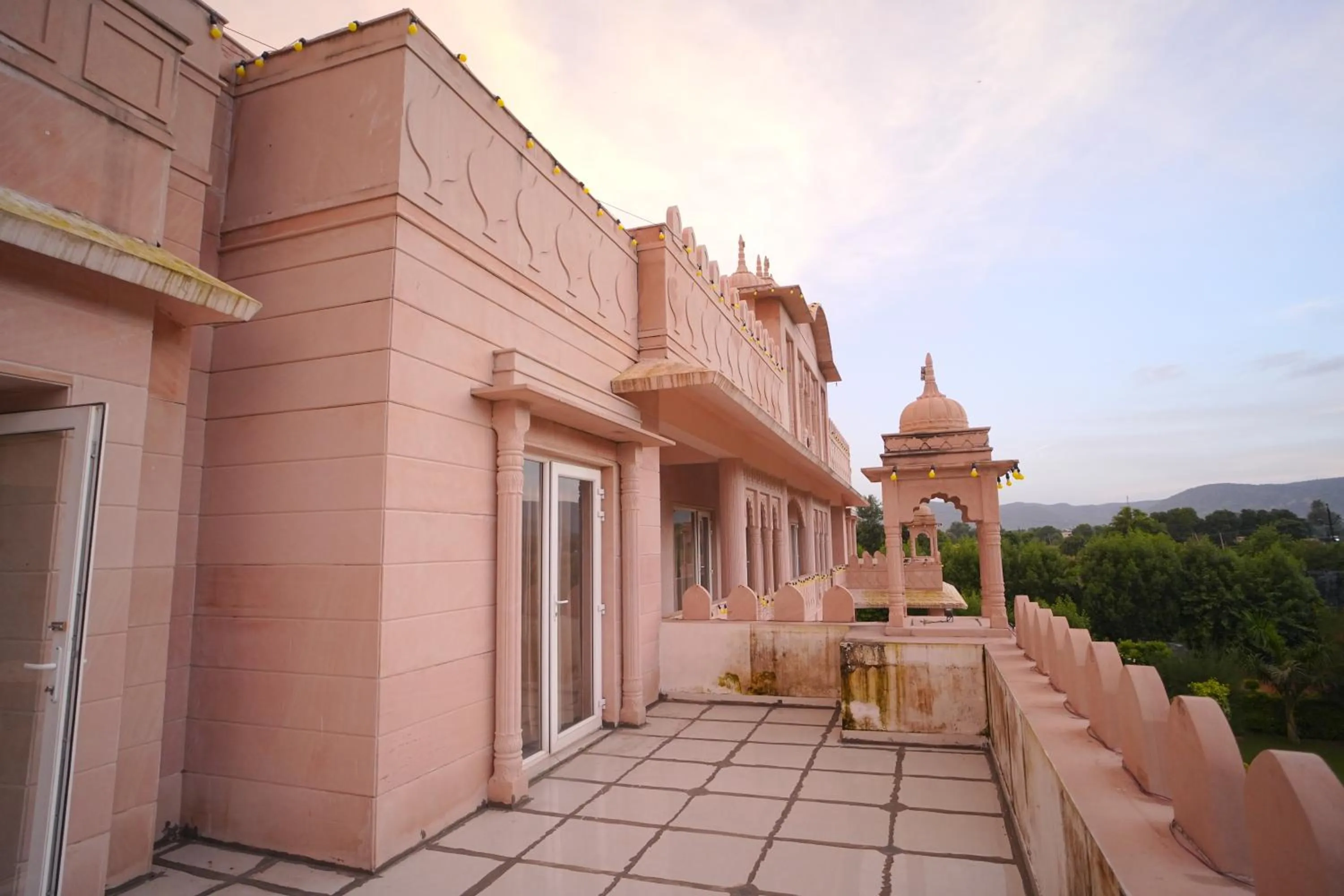 Dhawala Resort By Aamod