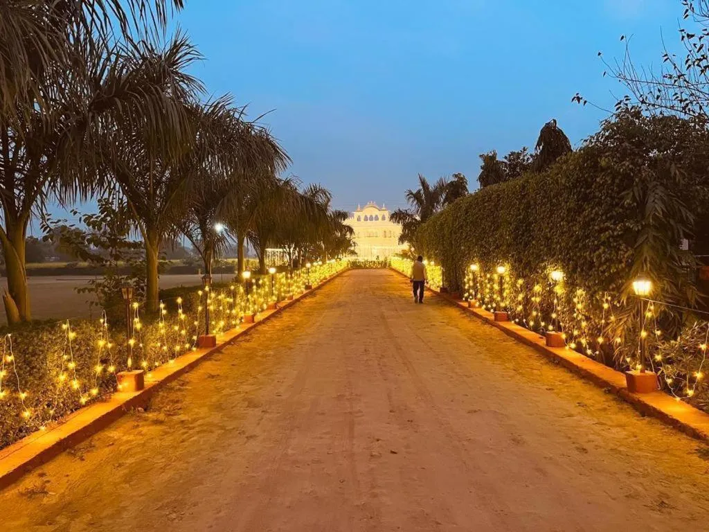 Dhawala Resort By Aamod