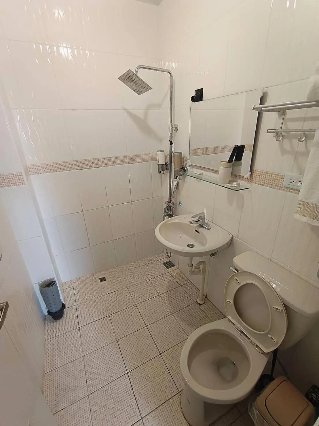 Shower in Light Shadow