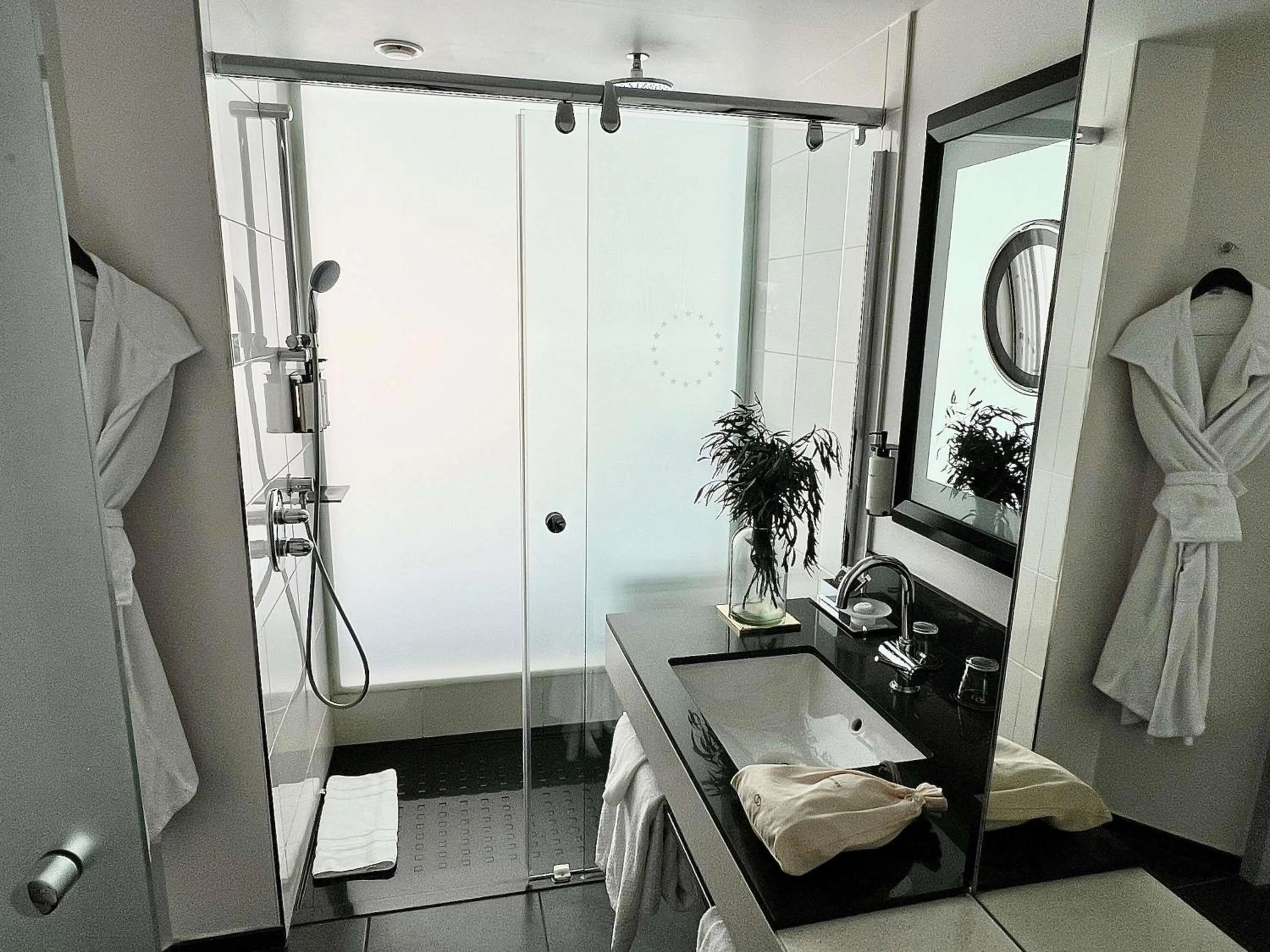 Bedroom in Sofitel Brussels Europe