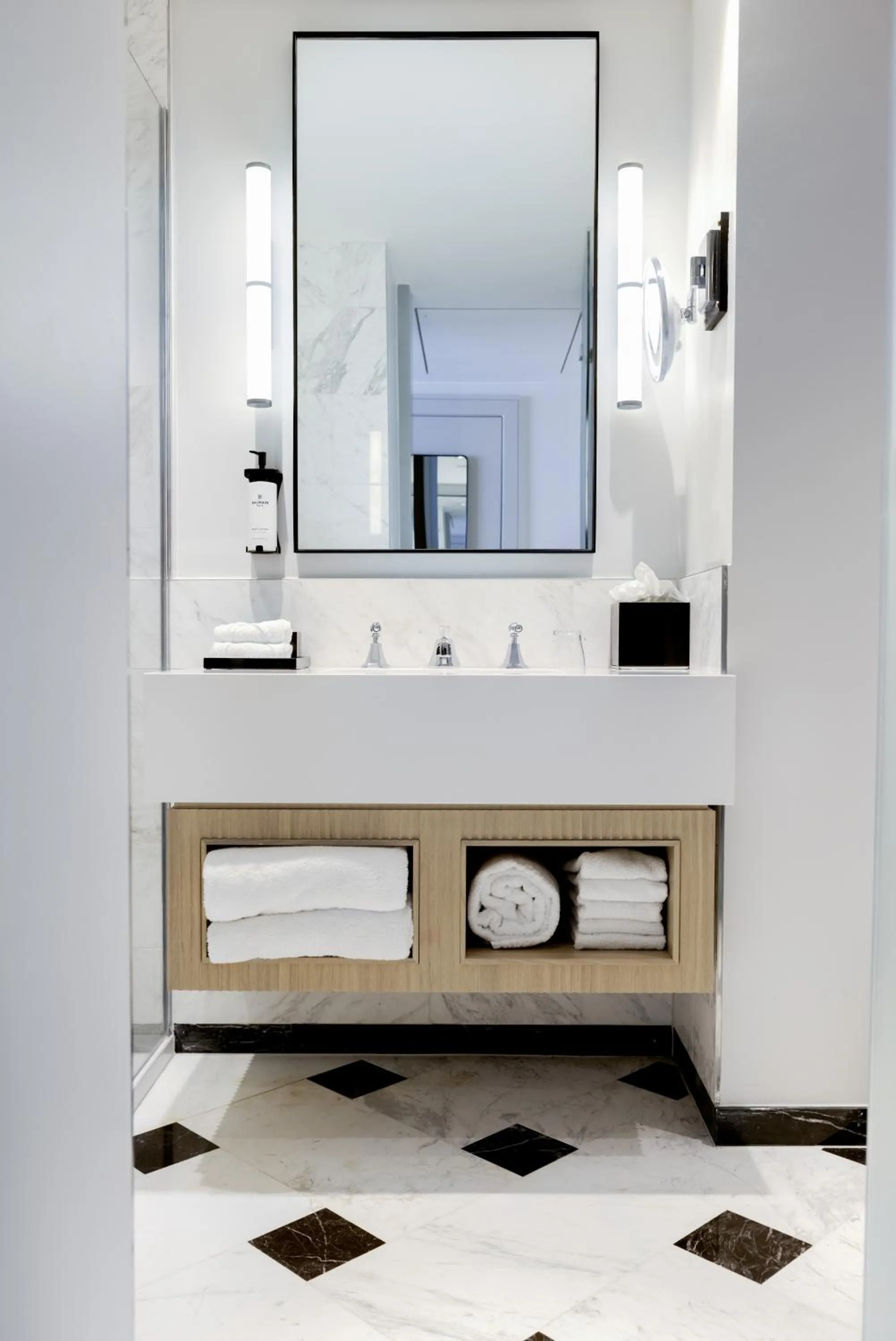 Bathroom in Sofitel Brussels Europe