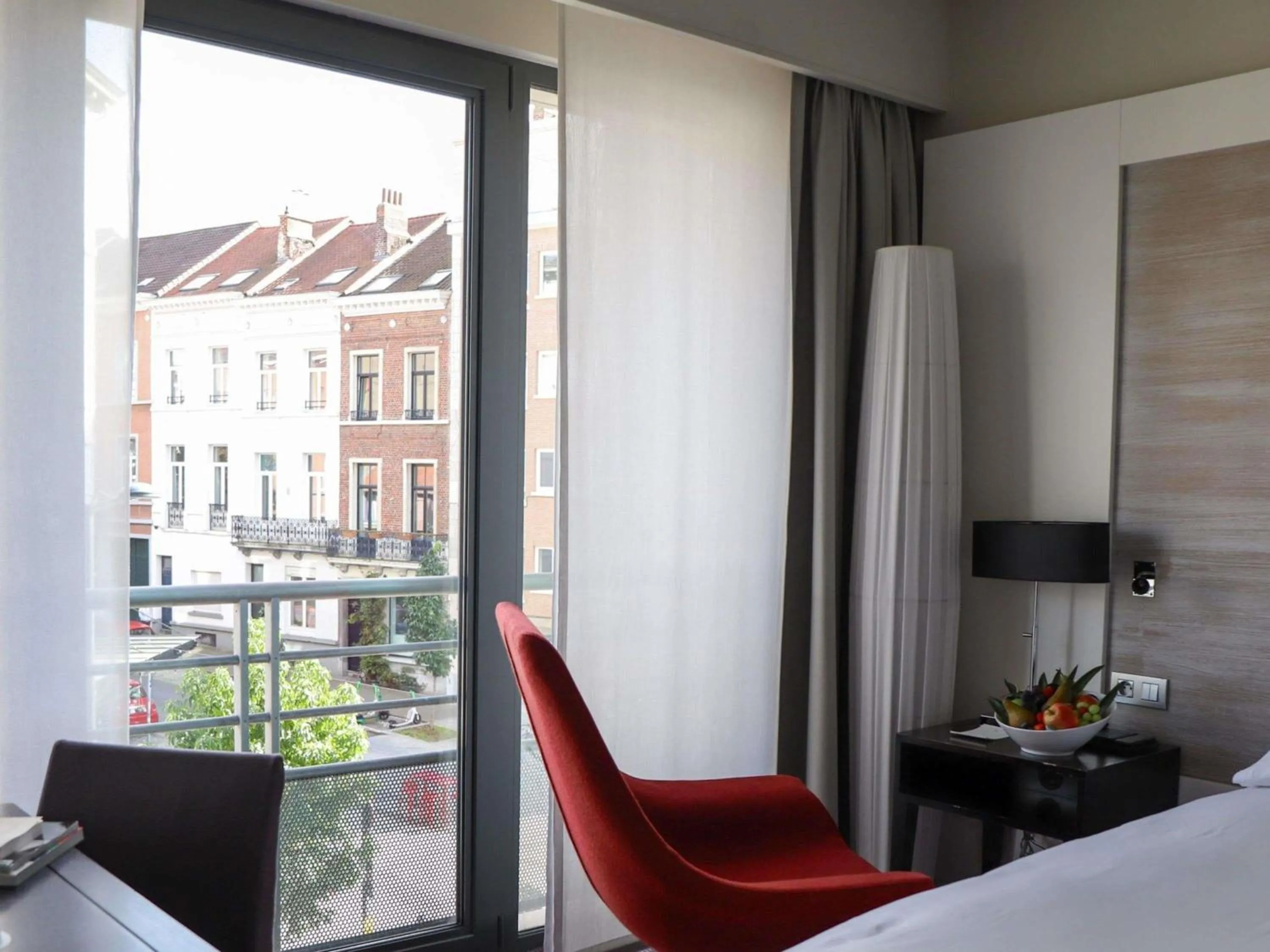 Bedroom, Bed in Sofitel Brussels Europe