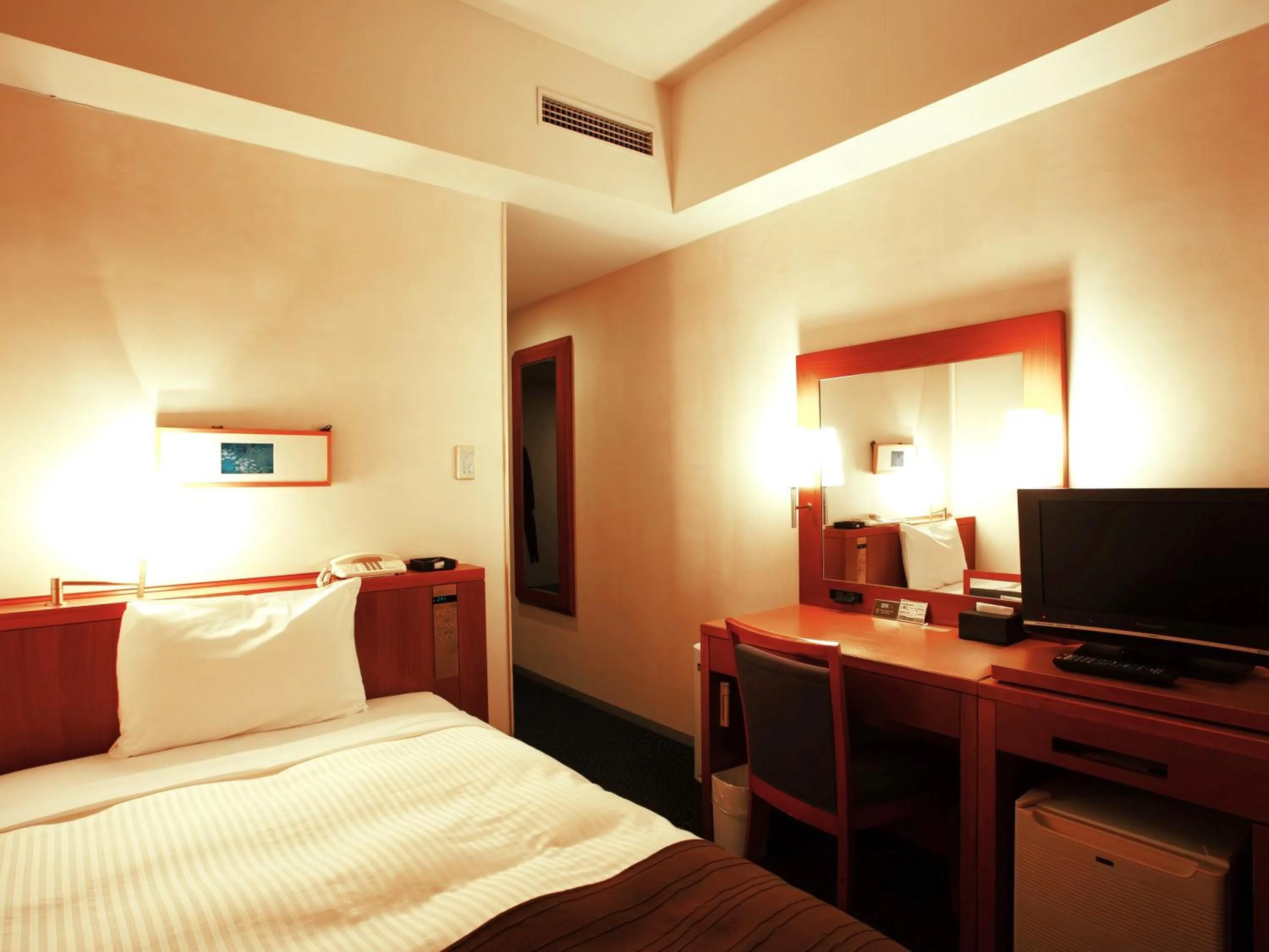 Photo of the whole room, Bed in Iwaki Washington Hotel