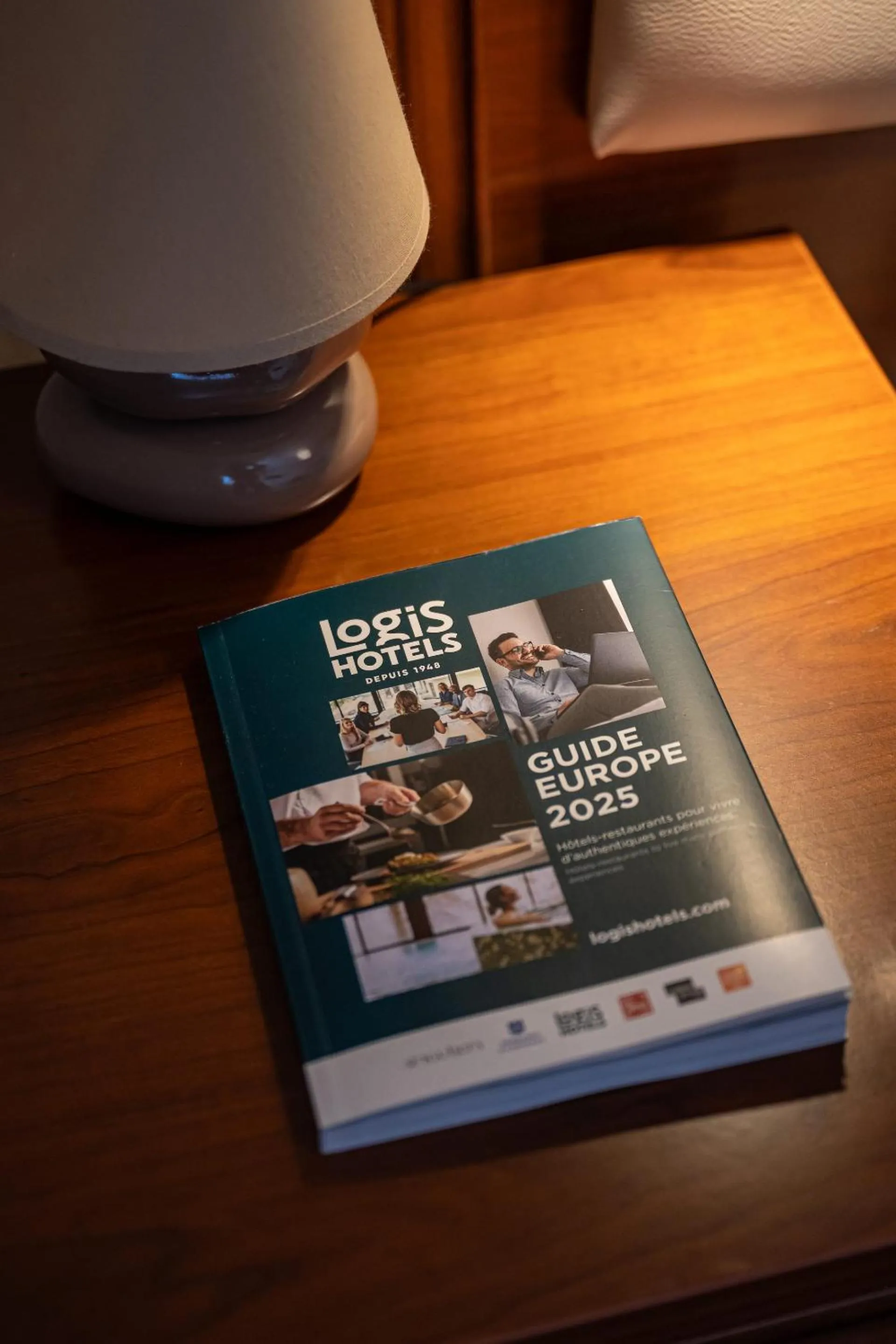 Logo/Certificate/Sign in Logis Hôtel Central