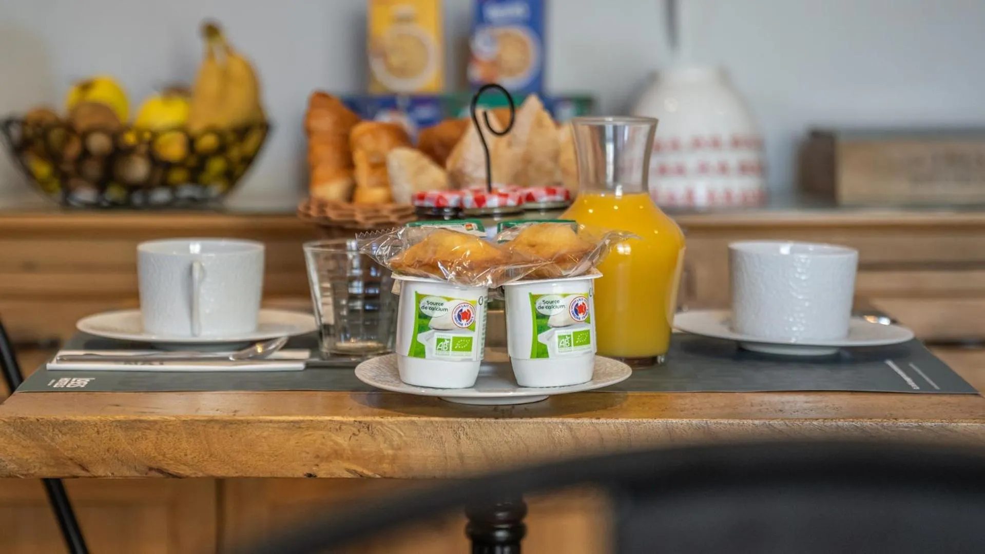 Breakfast in Logis Hôtel Central