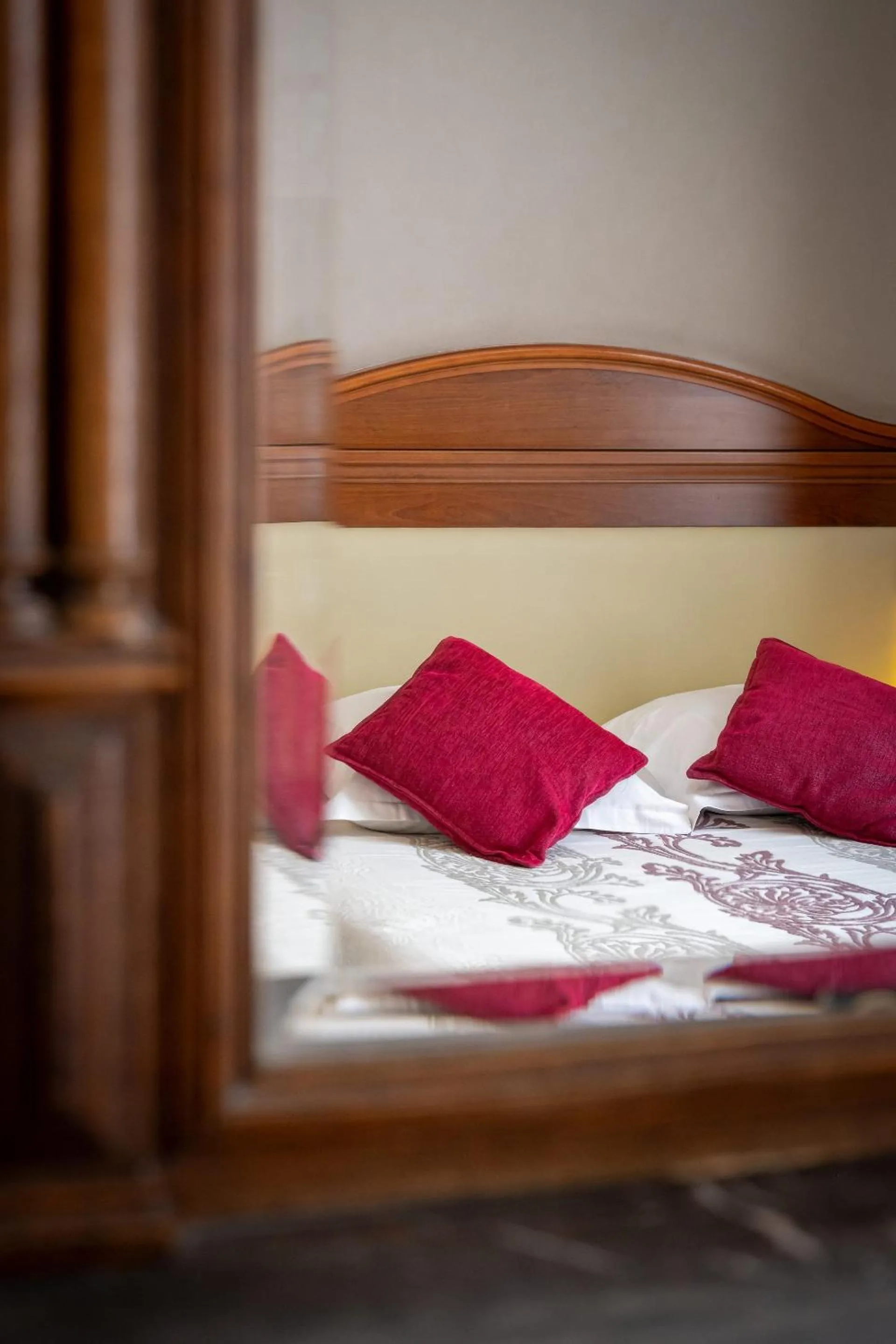 Bedroom, Bed in Logis Hôtel Central