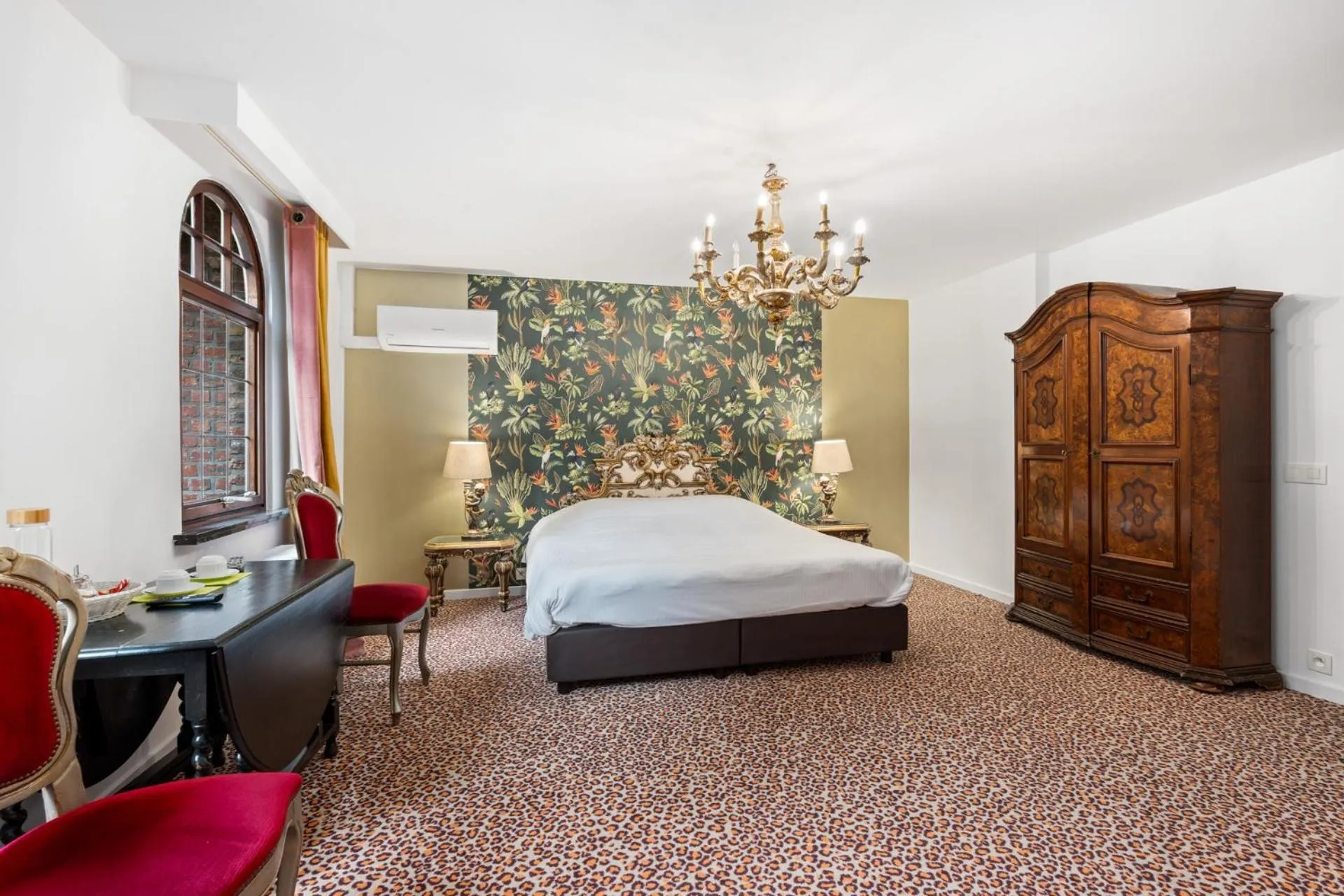 Seating area, Bed in Hotel Torenhof
