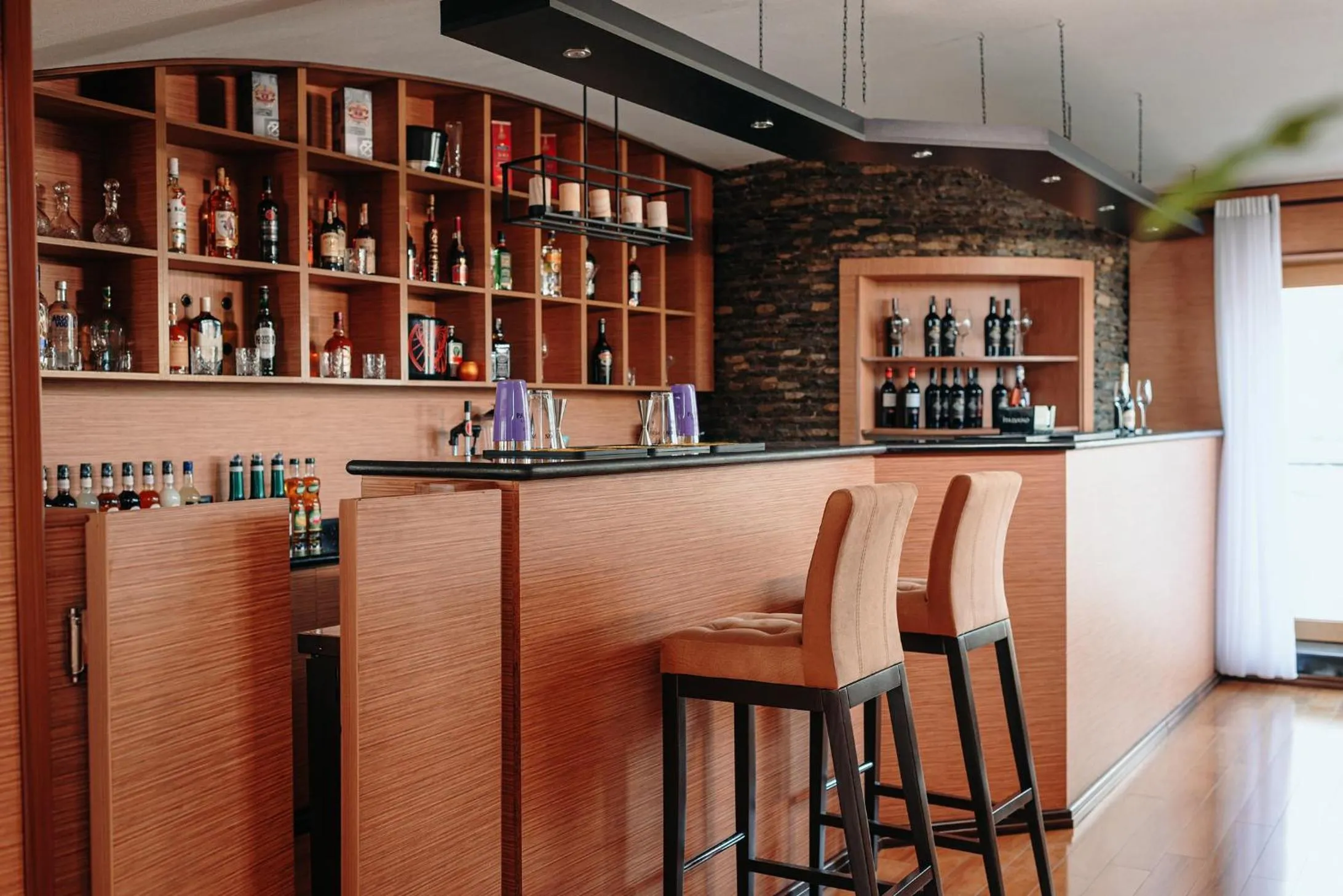 Restaurant/places to eat in Bayil Breeze Hotel & Restaurant