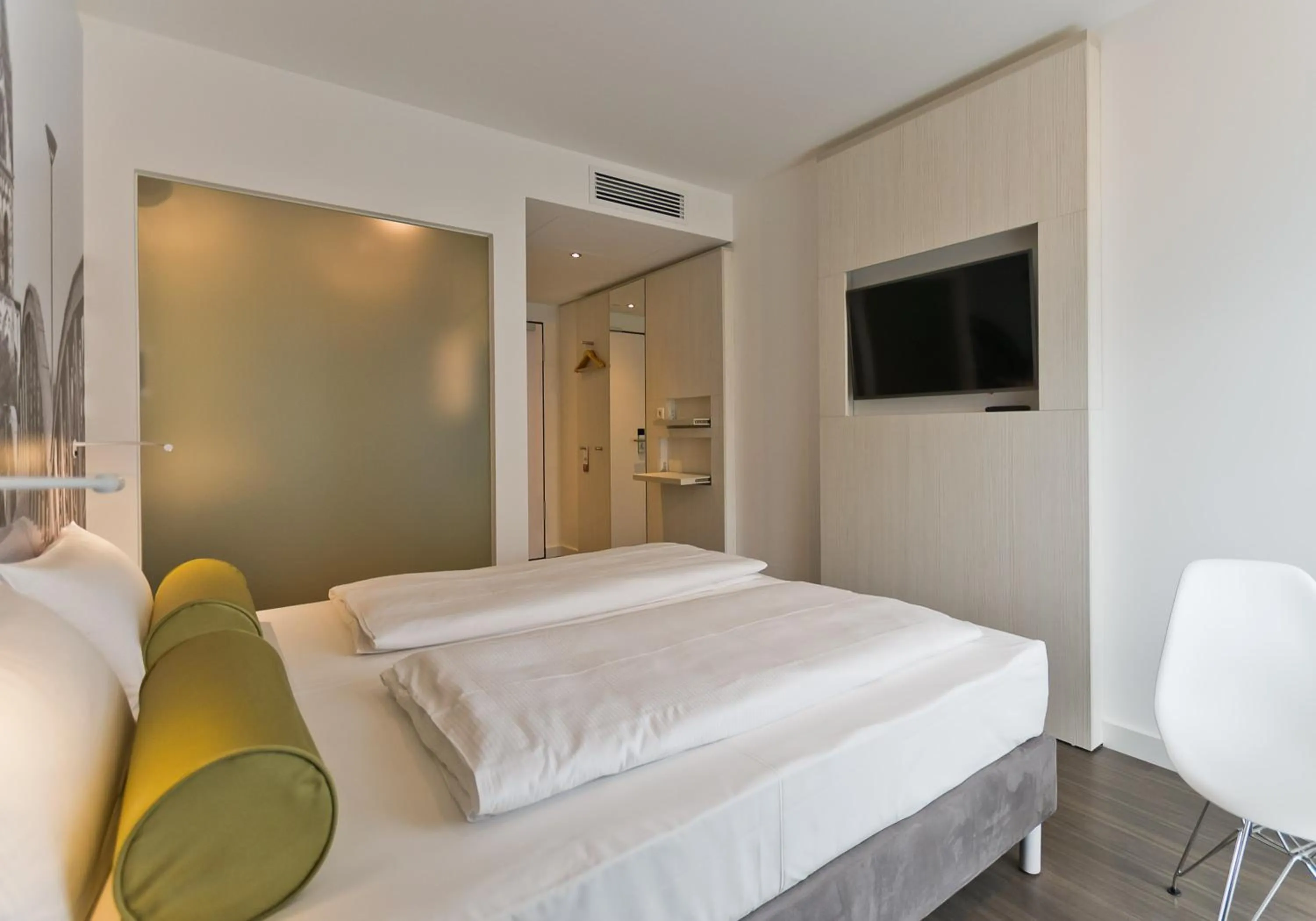 Bedroom, Bed in Super 8 Freiburg