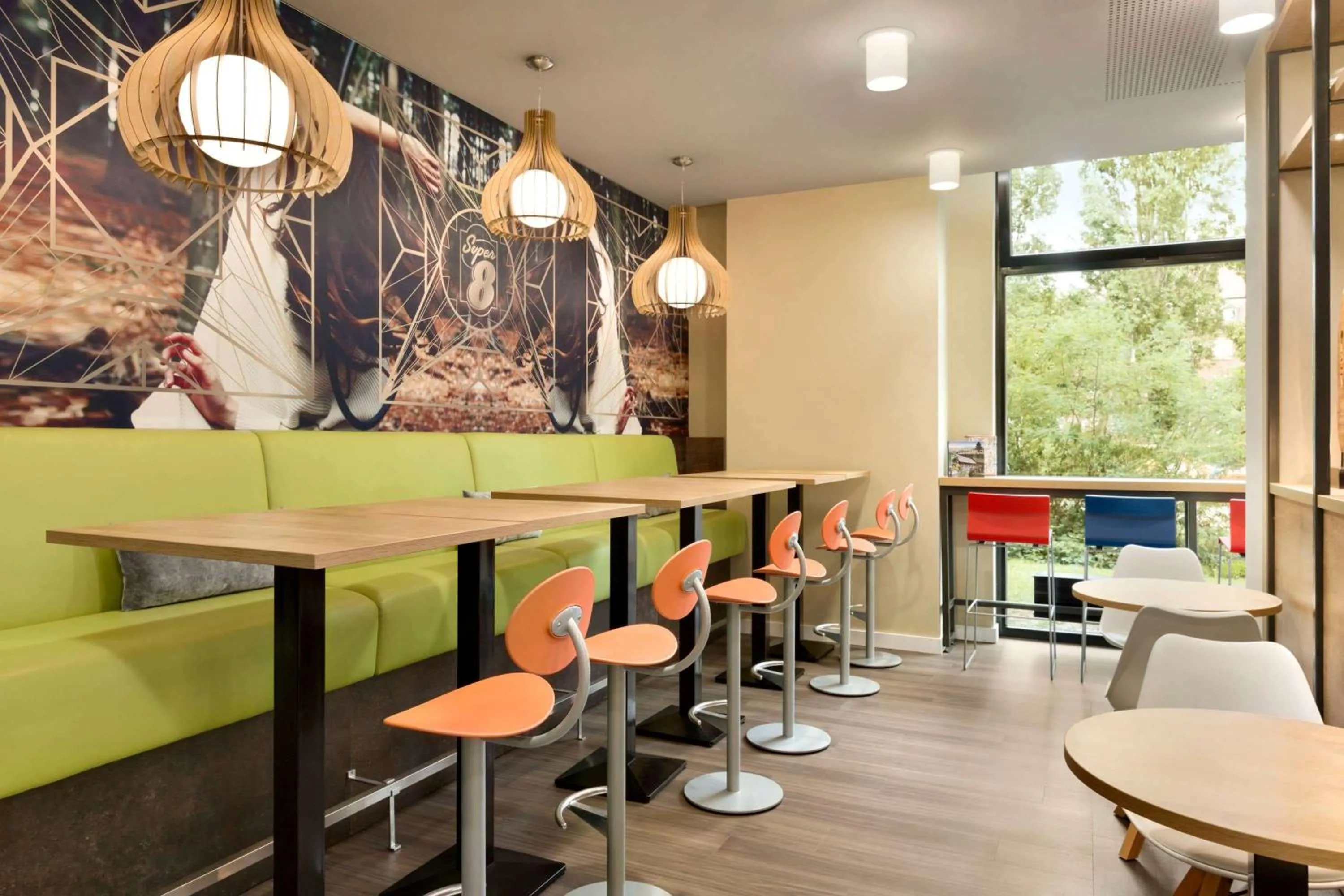 Restaurant/places to eat in Super 8 Freiburg