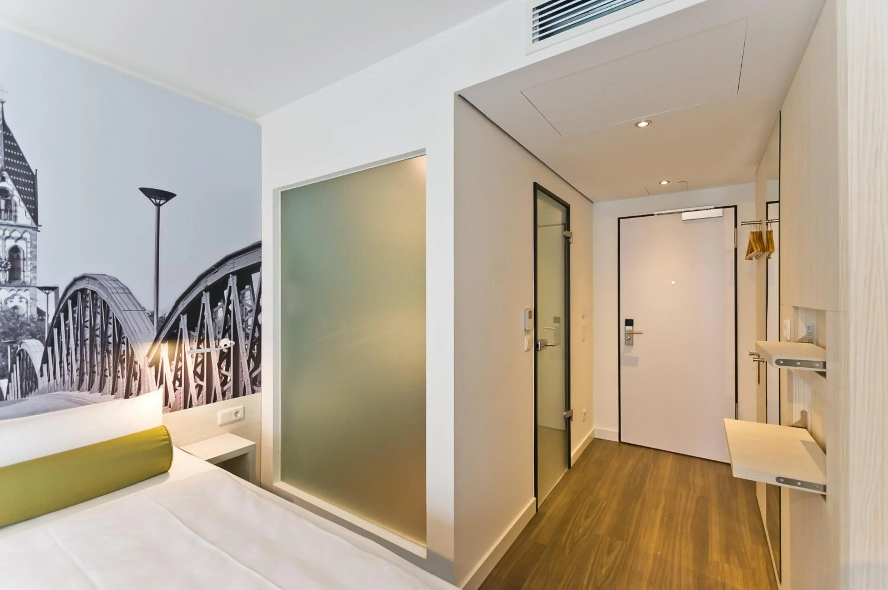 Bedroom, Bed in Super 8 Freiburg