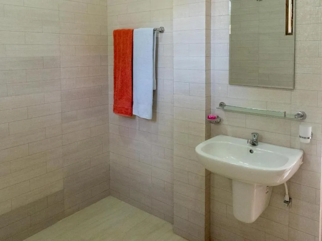 Shower in Dinuri villa