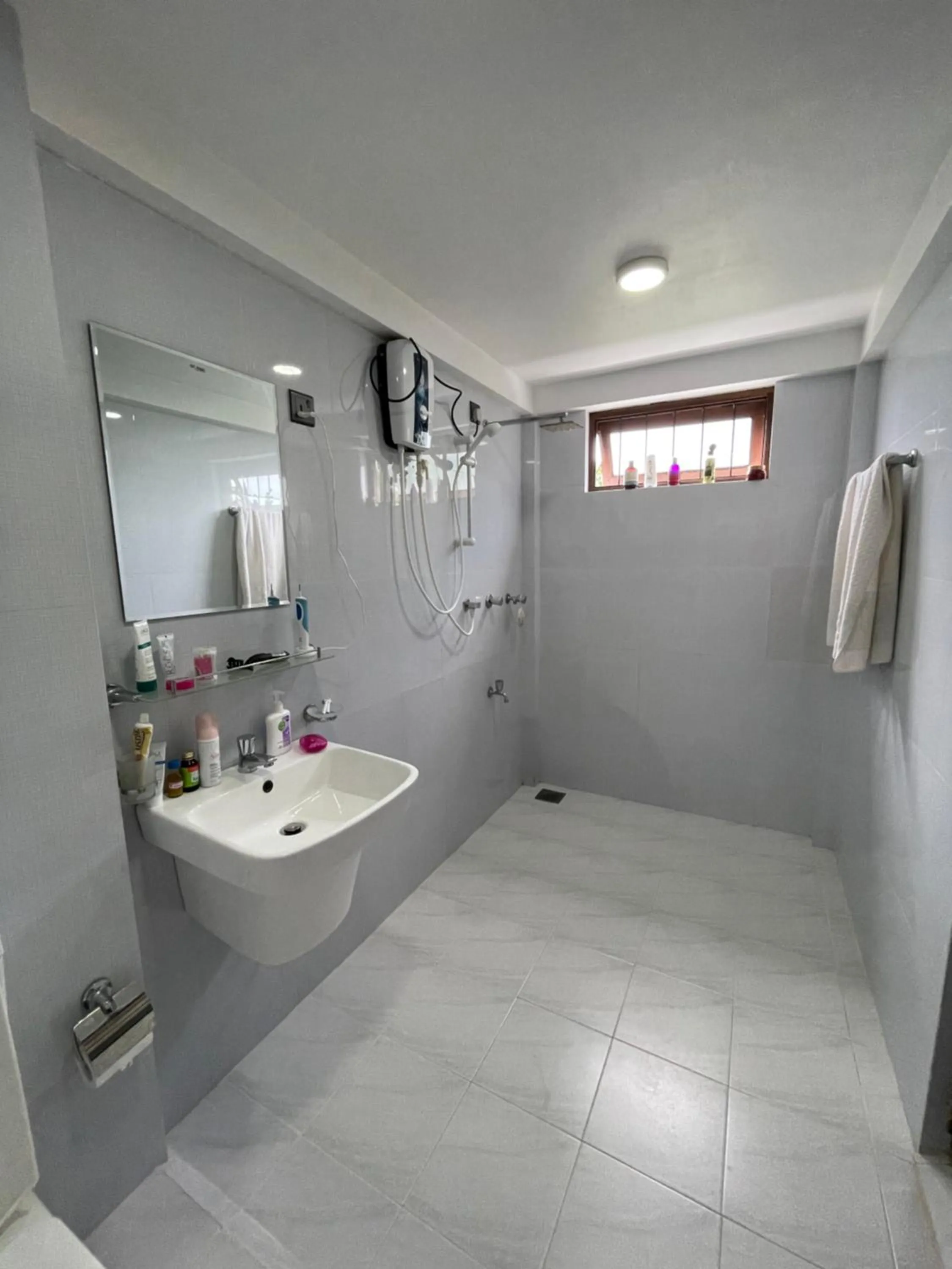 Shower in Dinuri villa