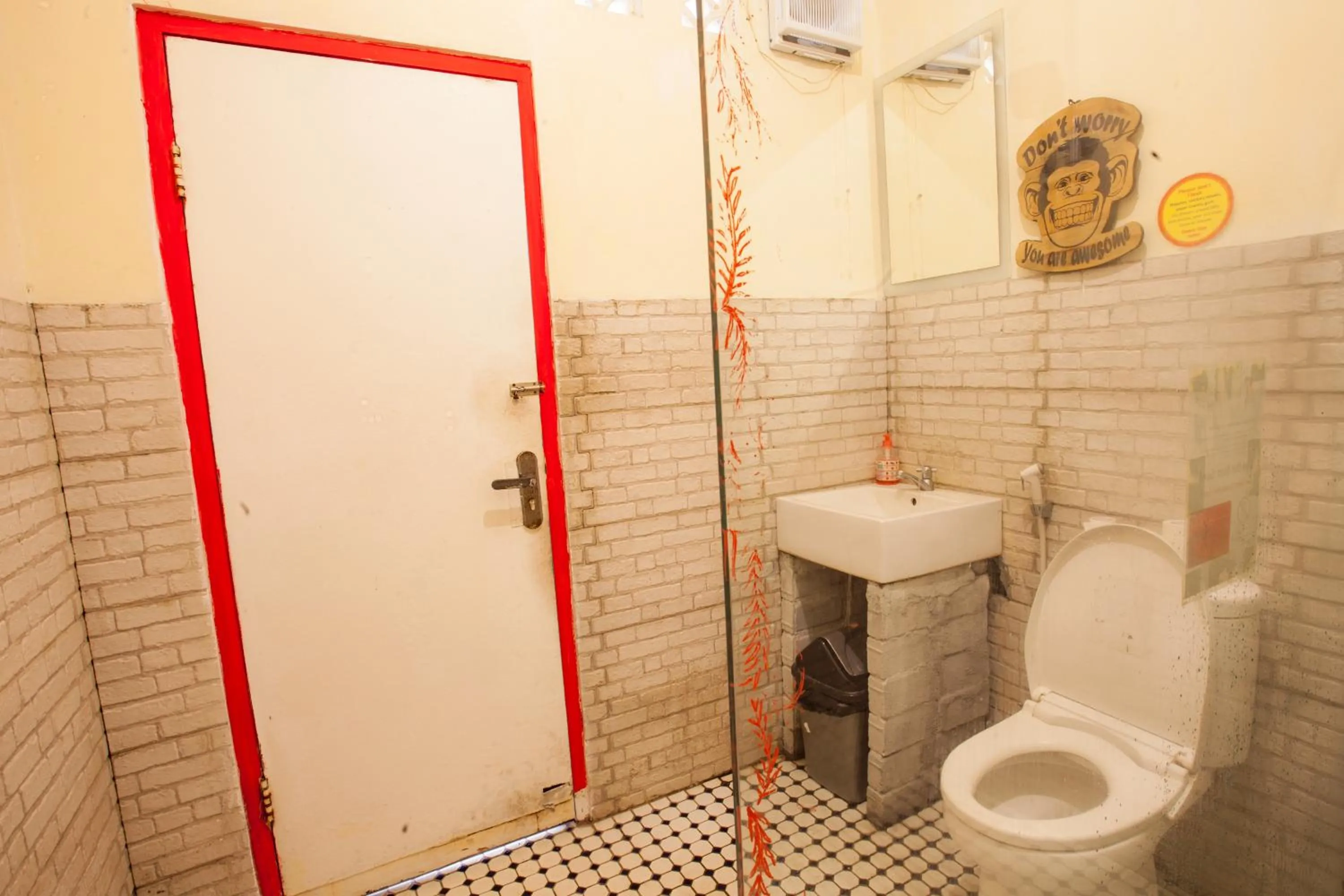 Shower in Happy Buddha Yogyakarta