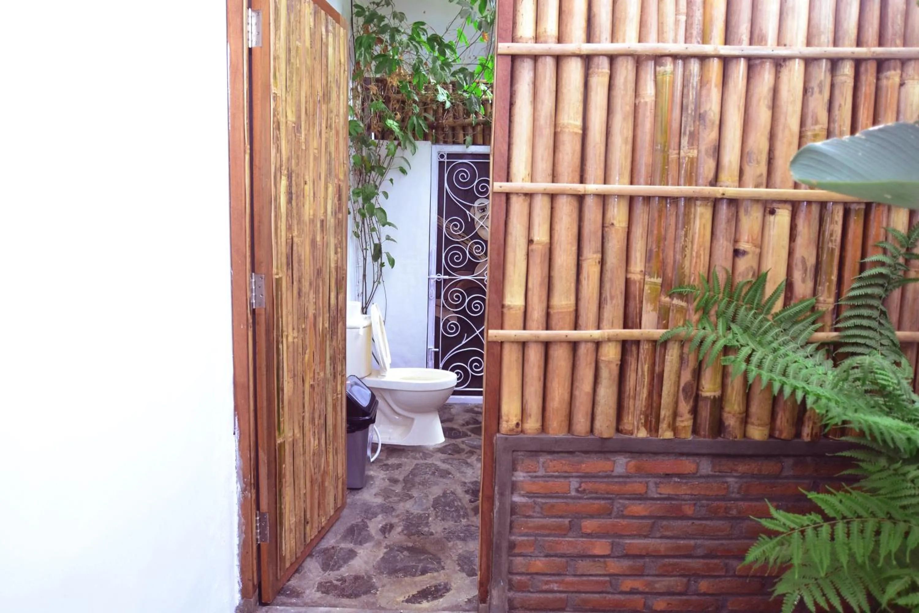 Shower in Happy Buddha Yogyakarta