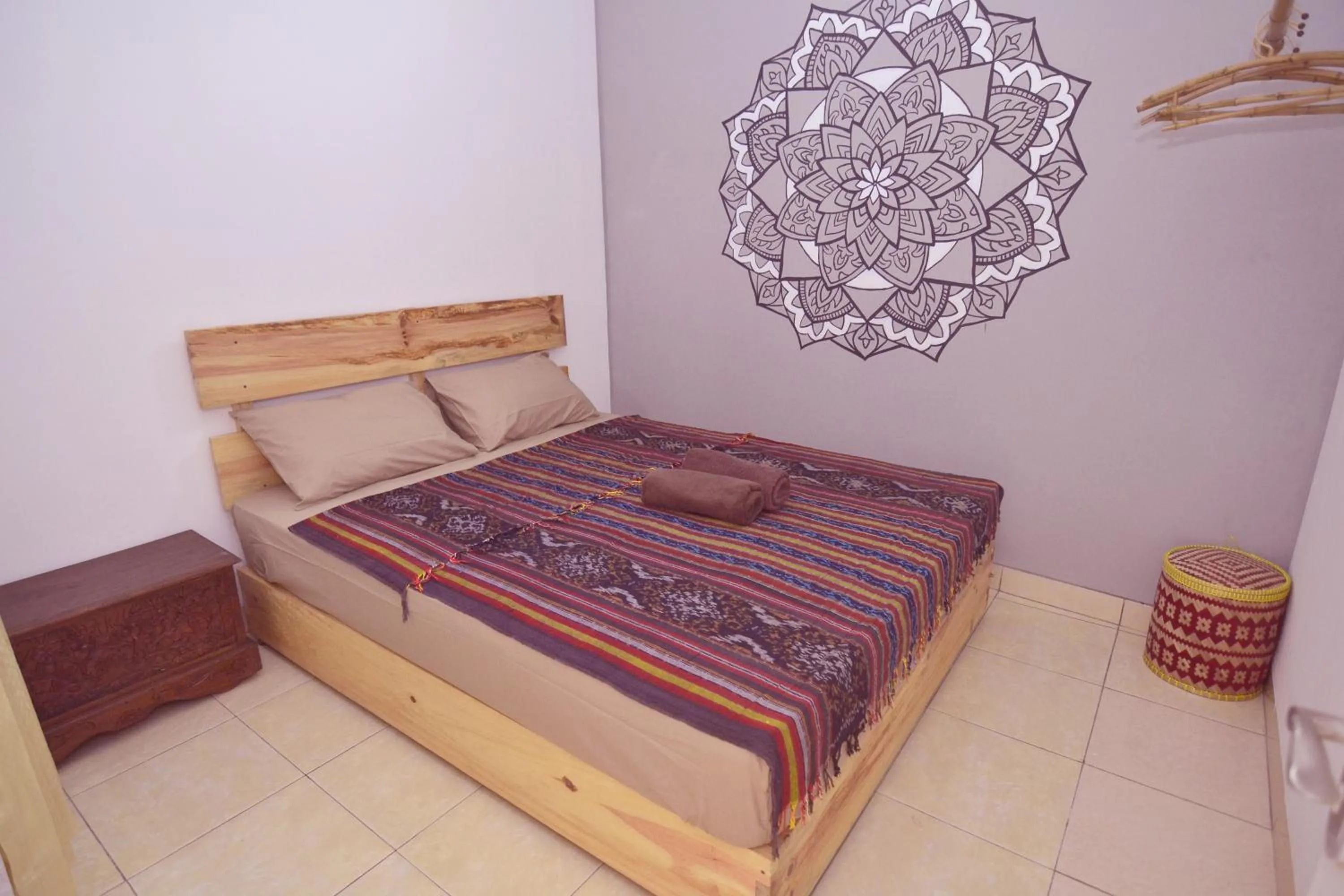 Photo of the whole room, Bed in Happy Buddha Yogyakarta