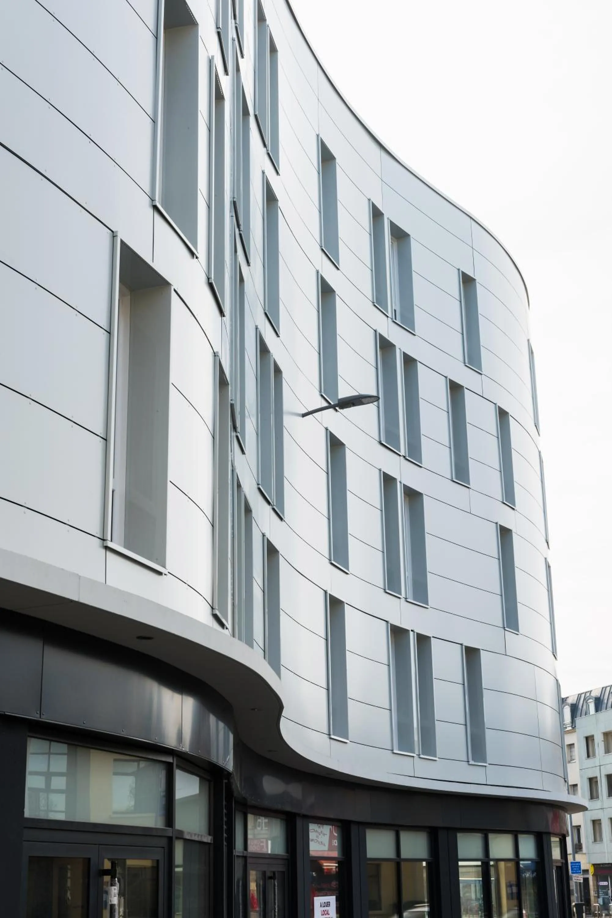 Property building in Ténéo Apparthotel Talence Espeleta - Bordeaux Sud