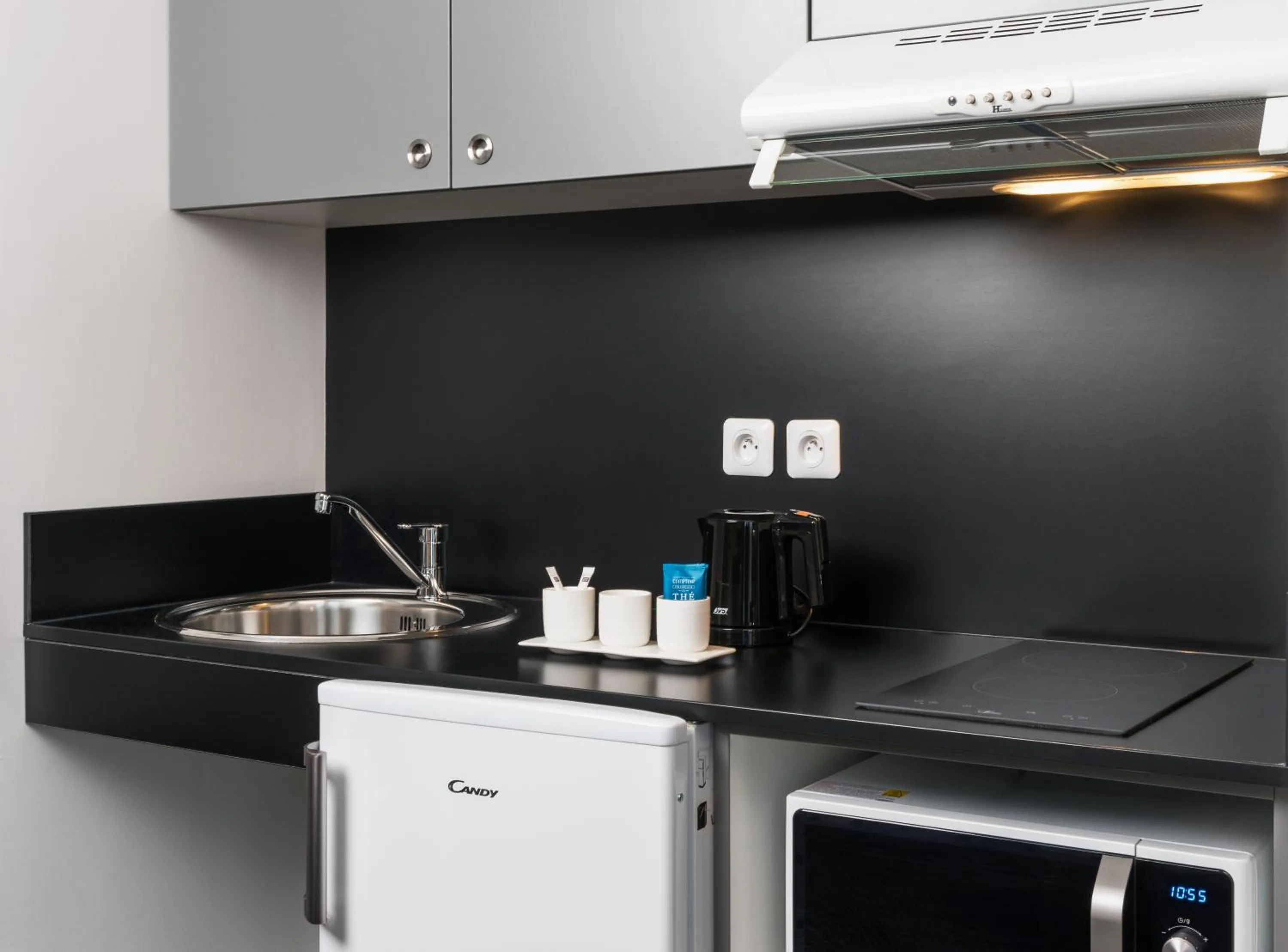 Kitchen or kitchenette in Ténéo Apparthotel Talence Espeleta - Bordeaux Sud