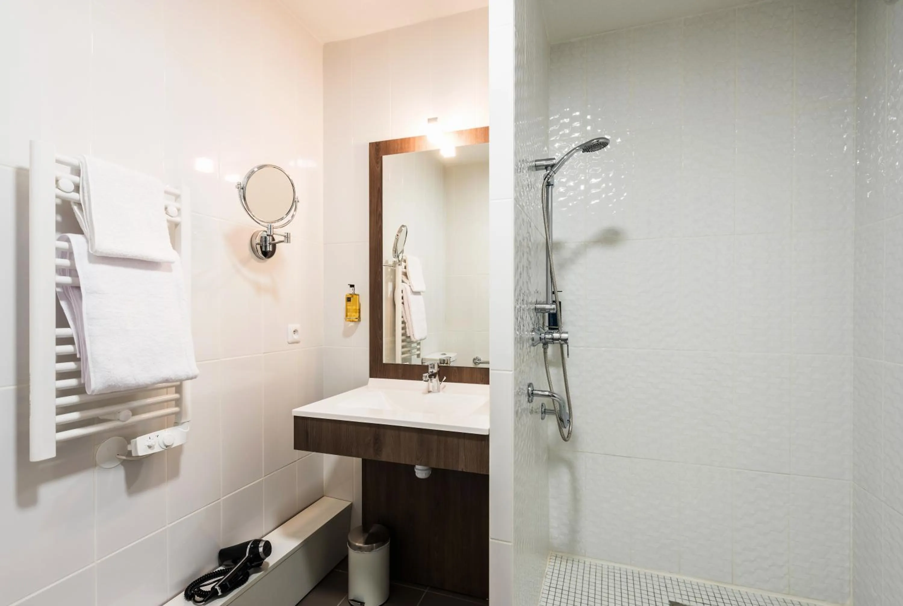 Bathroom in Ténéo Apparthotel Talence Espeleta - Bordeaux Sud