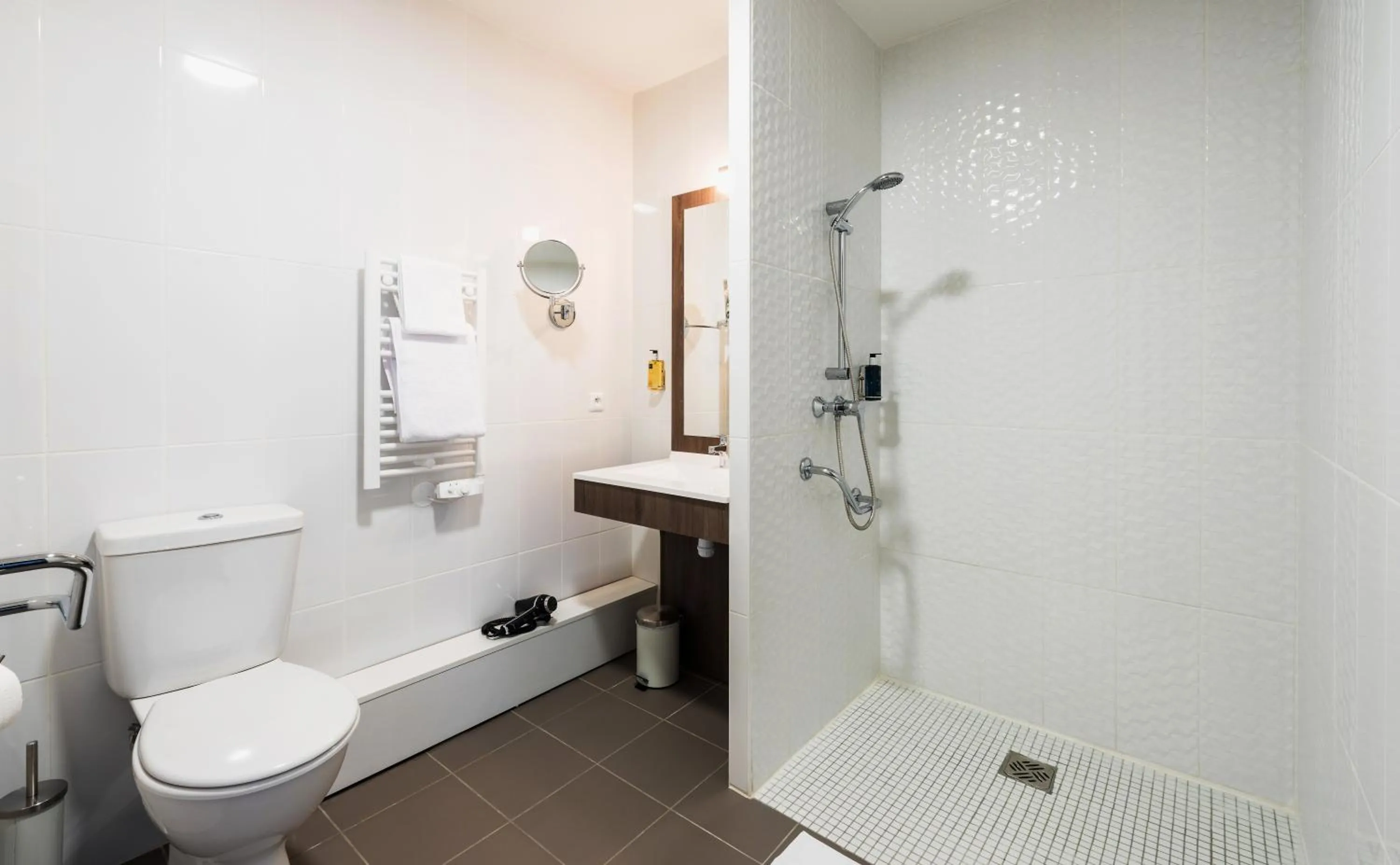 Bathroom in Ténéo Apparthotel Talence Espeleta - Bordeaux Sud