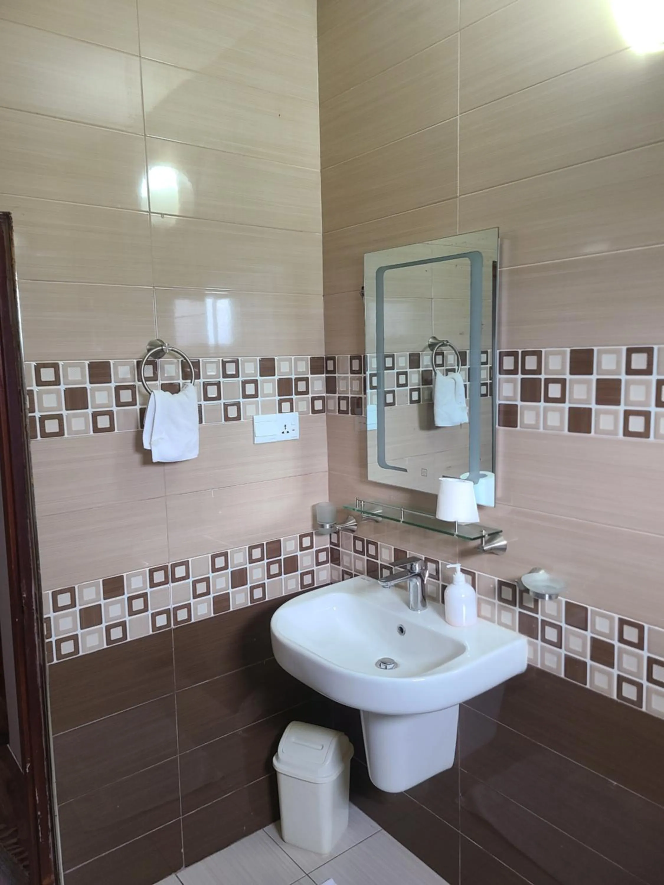 Bathroom in GG Lodge Mirissa