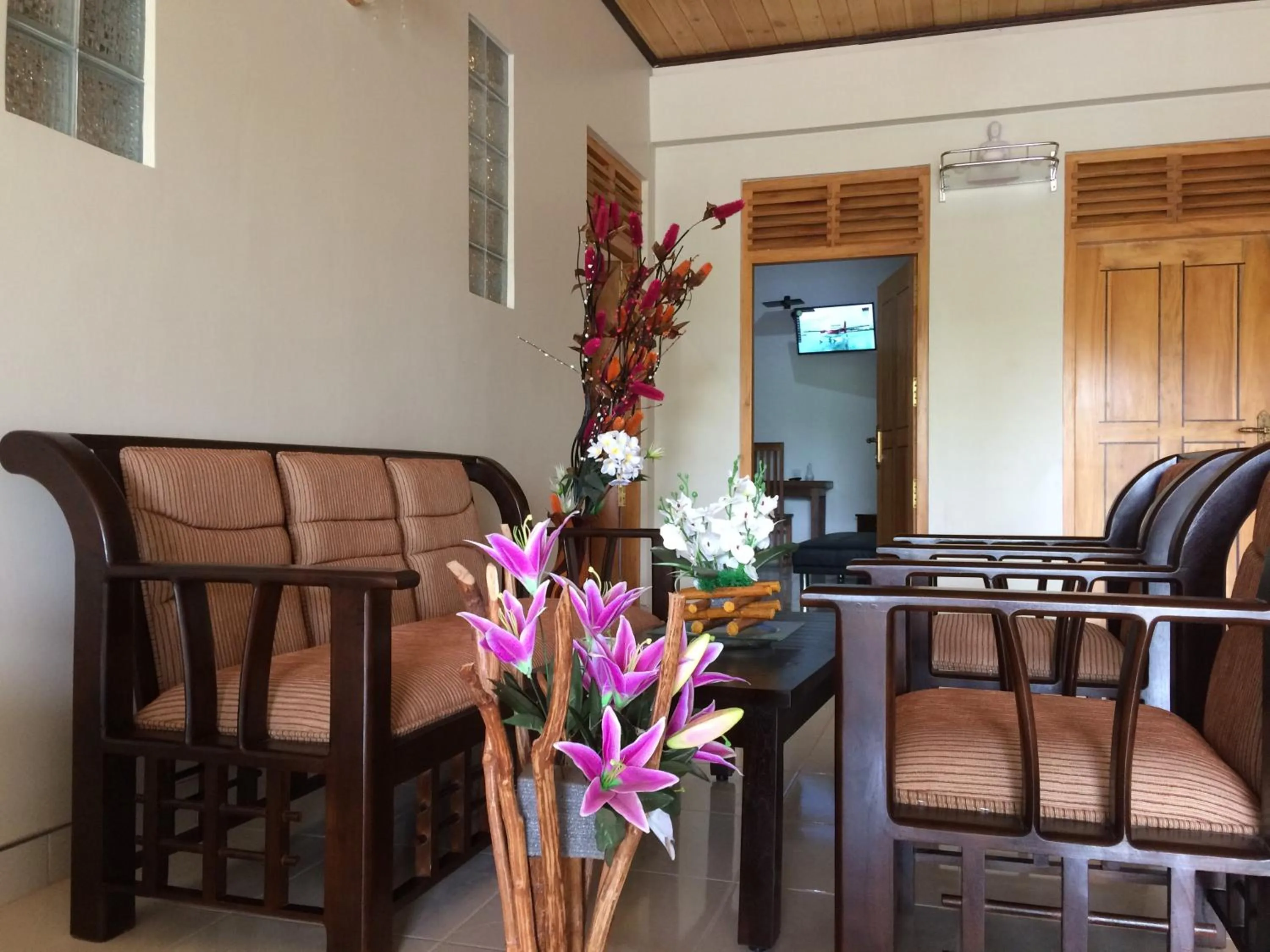 Seating area in GG Lodge Mirissa