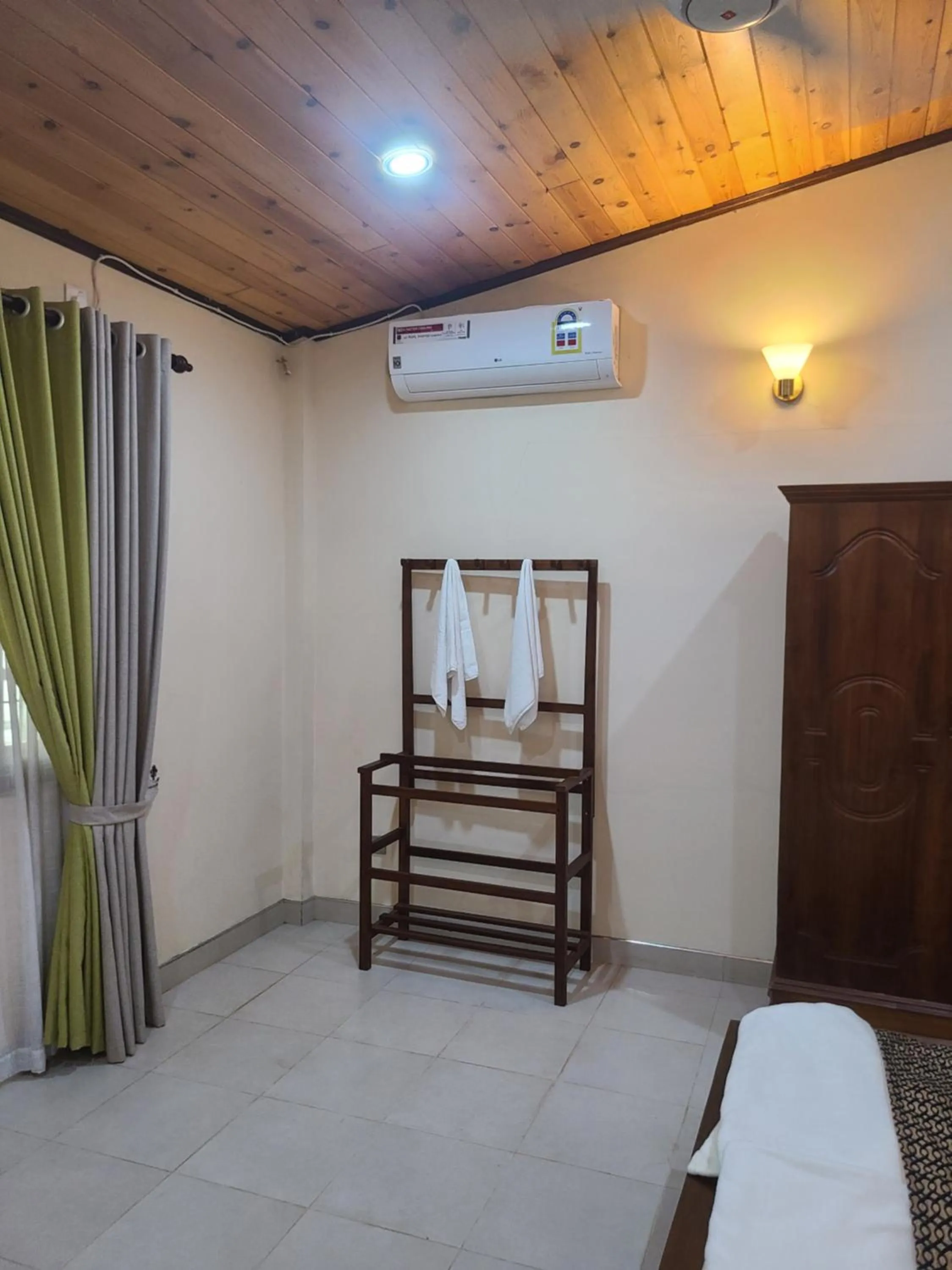 air conditioner, Bed in GG Lodge Mirissa