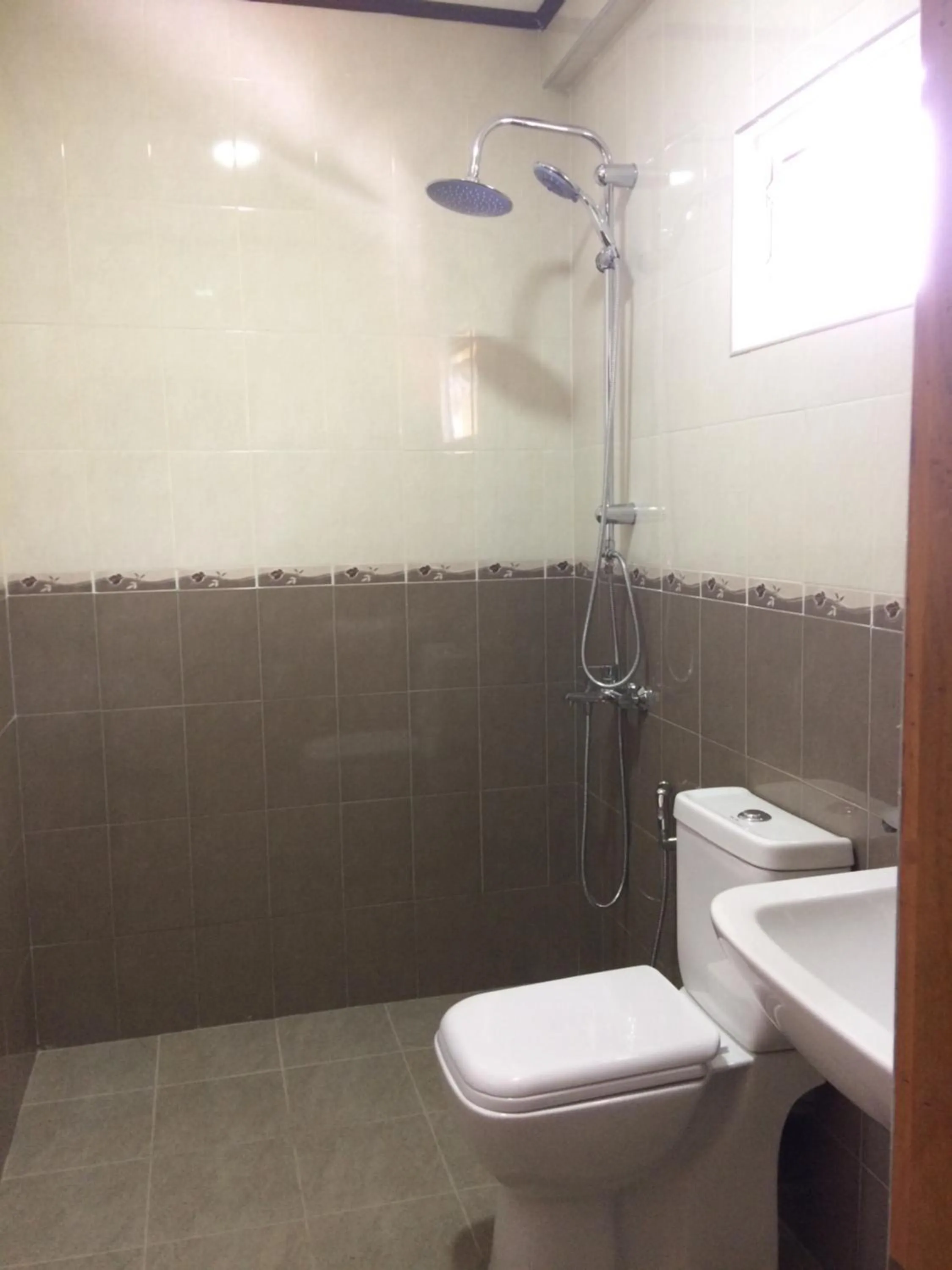 Bathroom in GG Lodge Mirissa