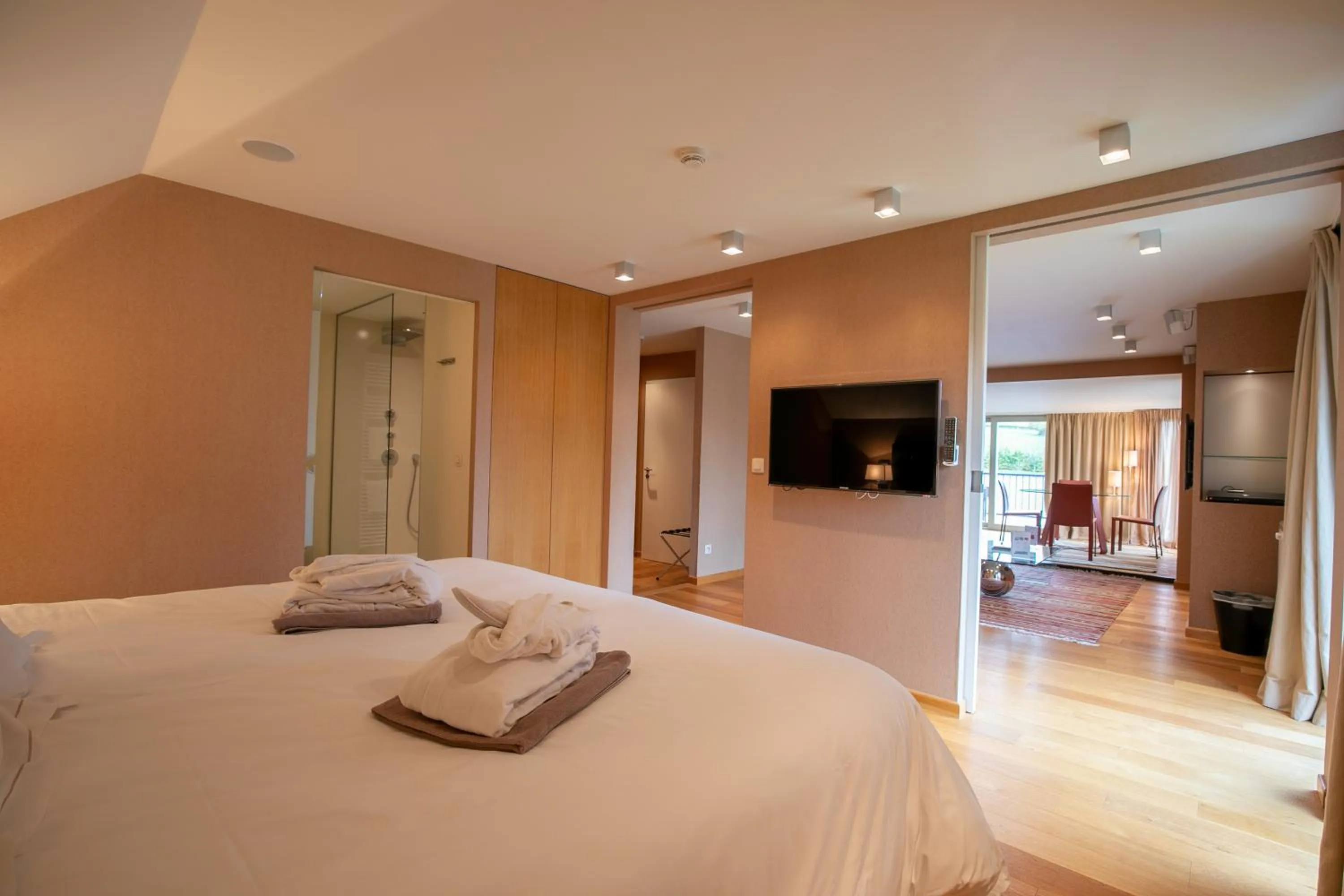 Bedroom, Bed in Hotel des Bains & Wellness