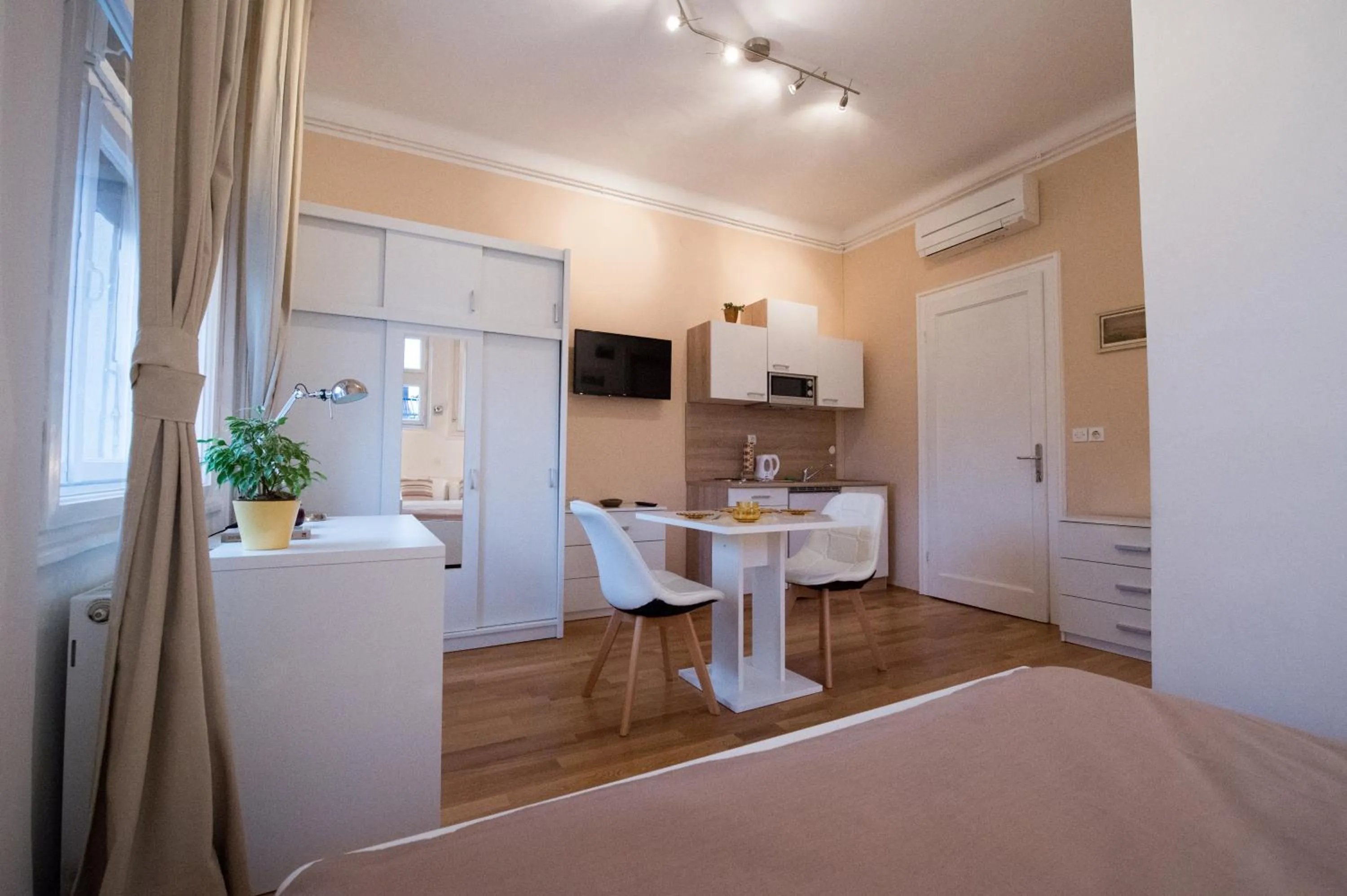 Kitchen or kitchenette, Bed in B&B Vila Teslova