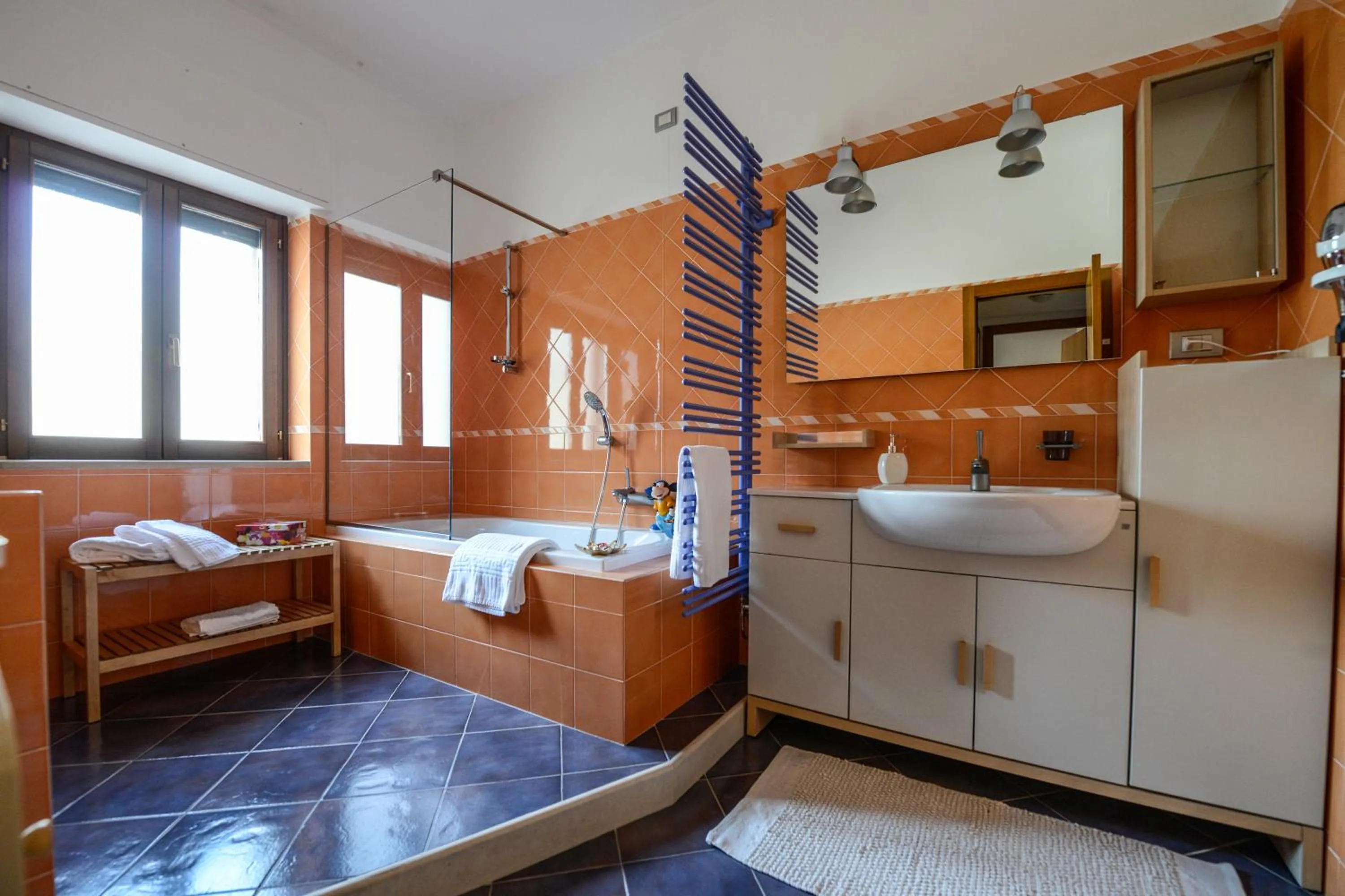 Bathroom, Bed in Uno Sguardo Sui Sassi