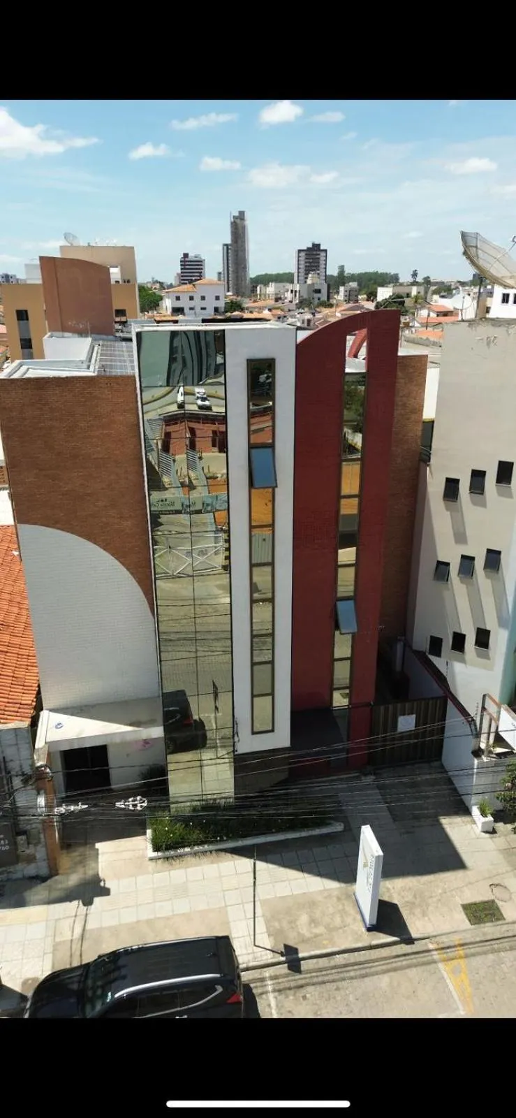 Property building in Apart Victoria