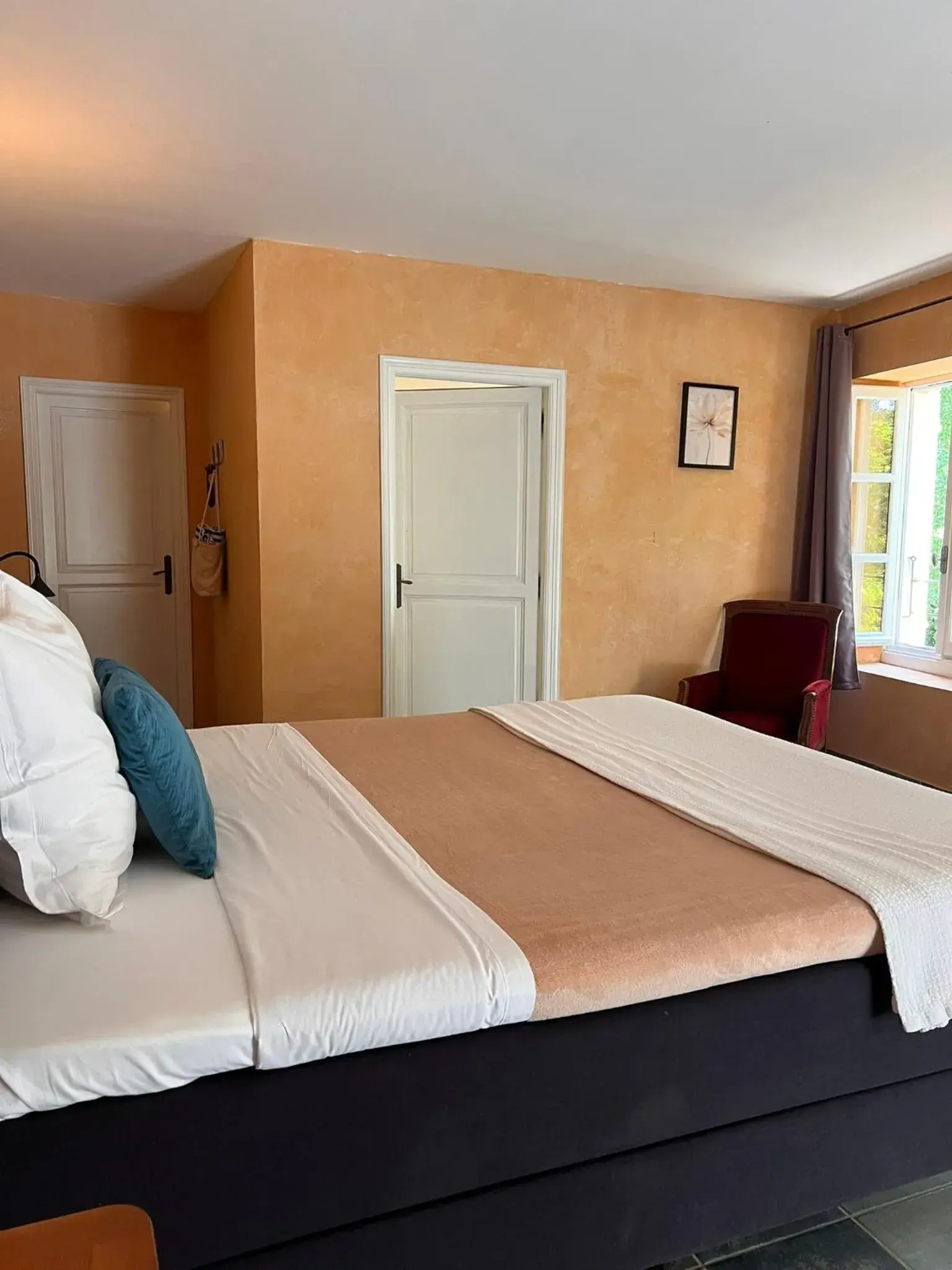 Queen Room with Garden View in Le Moulin de Montségur Queen Room with Garden View in Le Moulin de Montségur