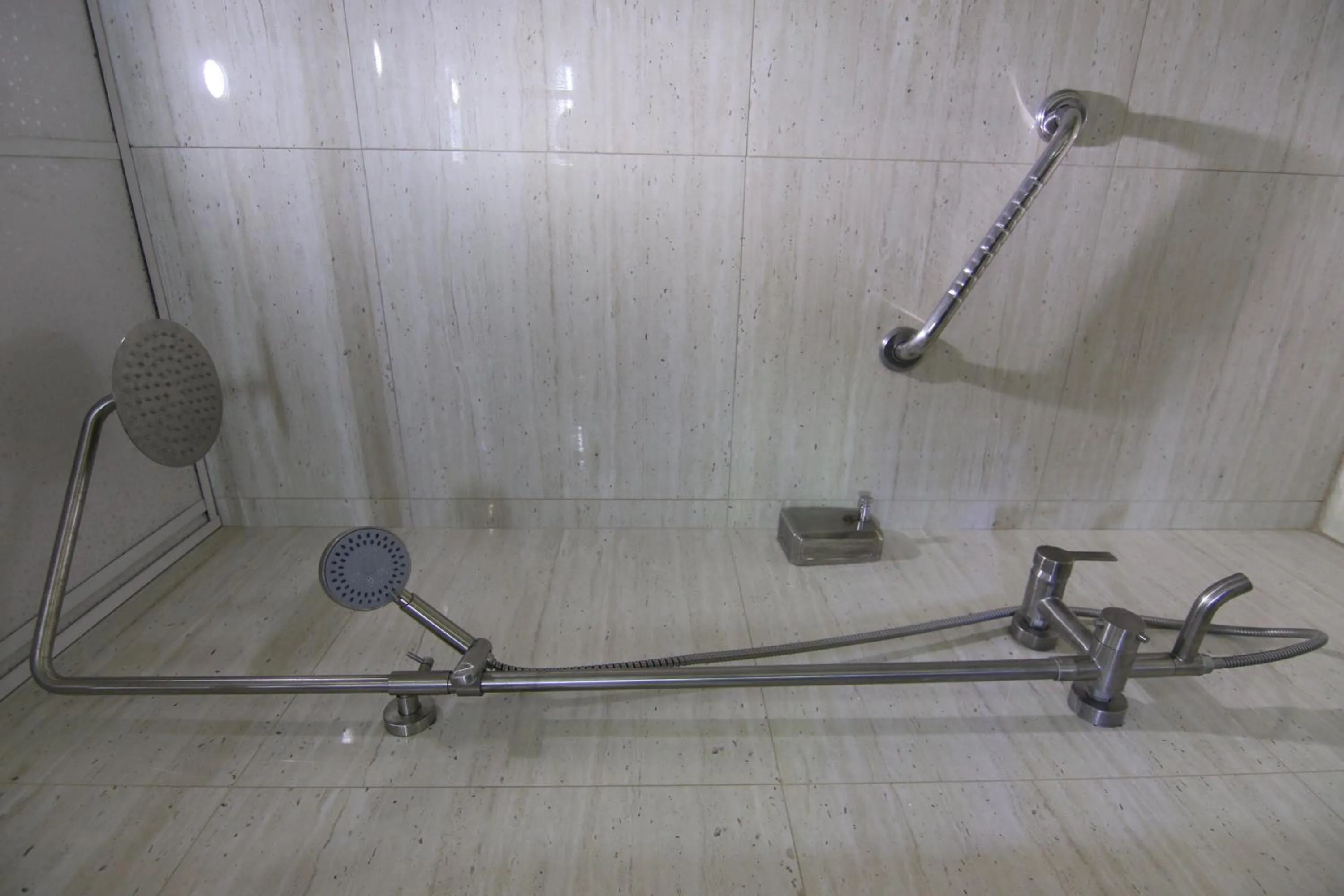 Bathroom in Qaser Al-Sultan Hotel Suites