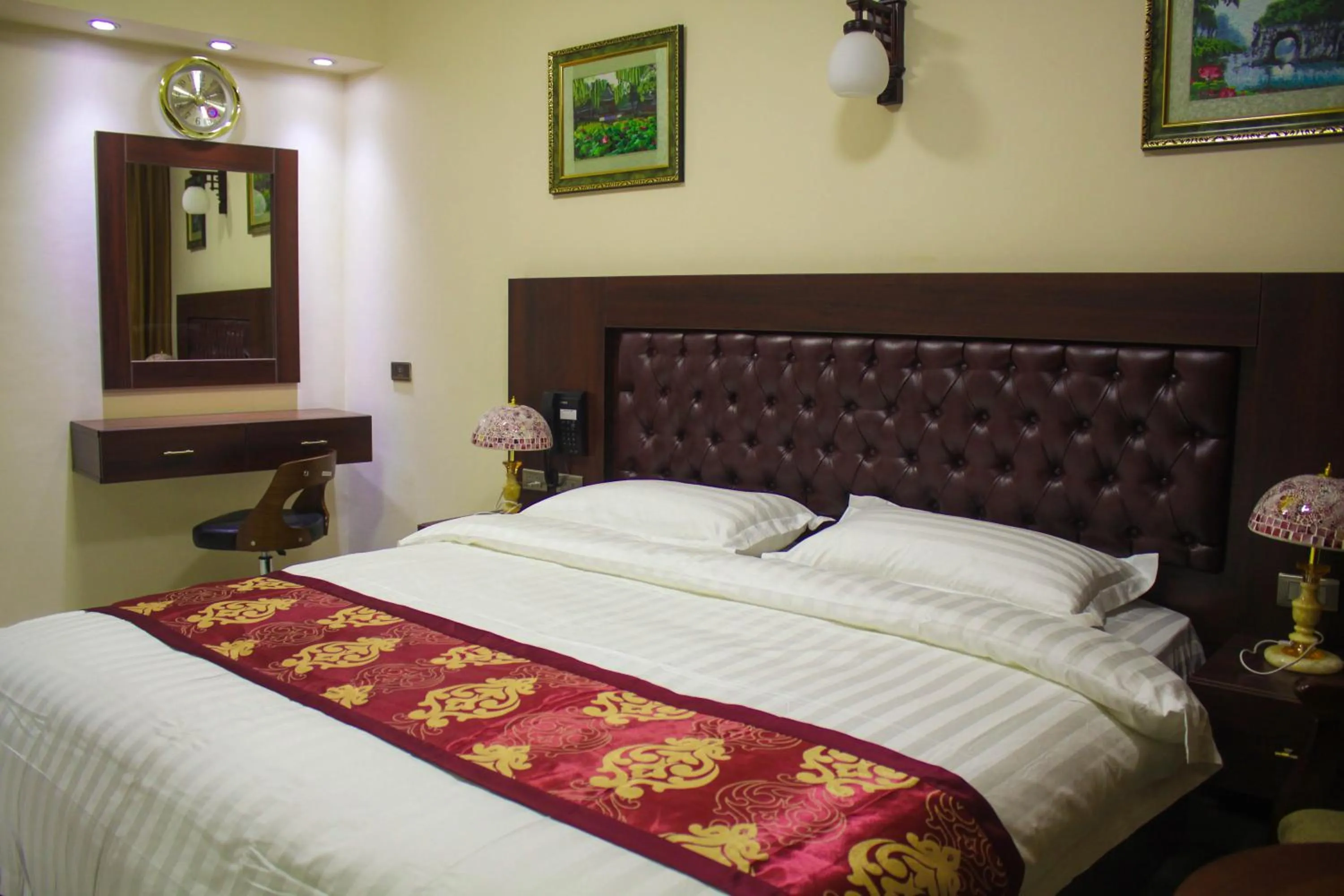 Photo of the whole room, Bed in Qaser Al-Sultan Hotel Suites