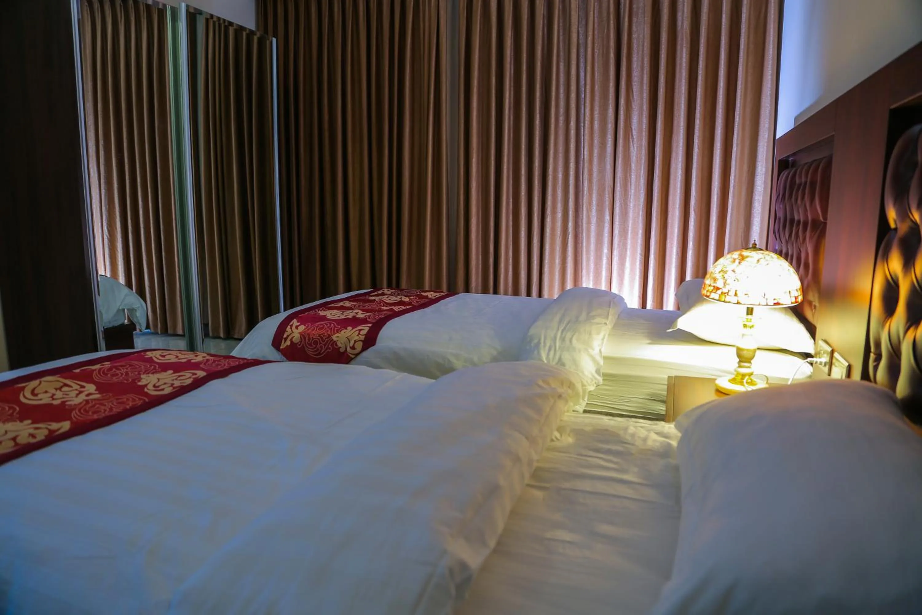 Photo of the whole room, Bed in Qaser Al-Sultan Hotel Suites