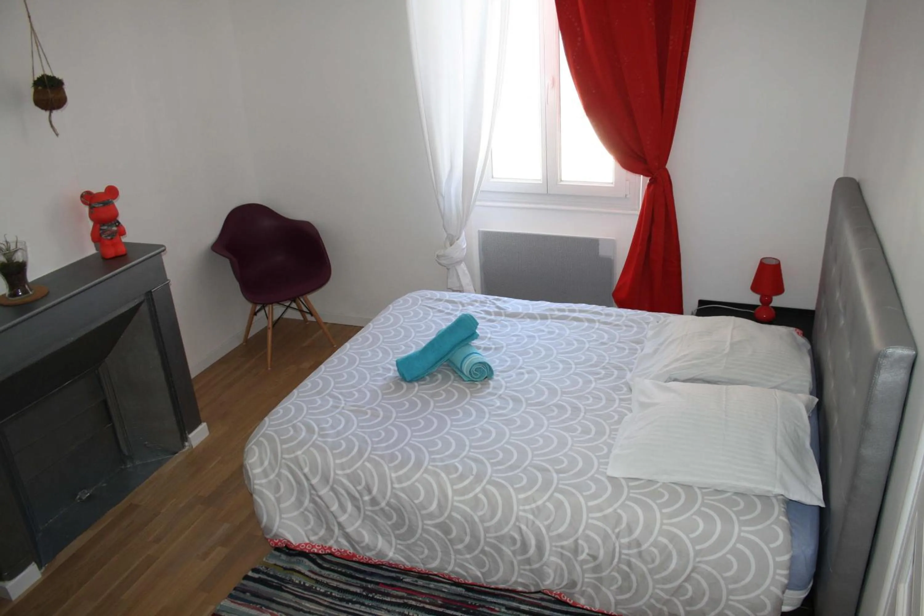 Photo of the whole room, Bed in Casa Ammirati Marseille