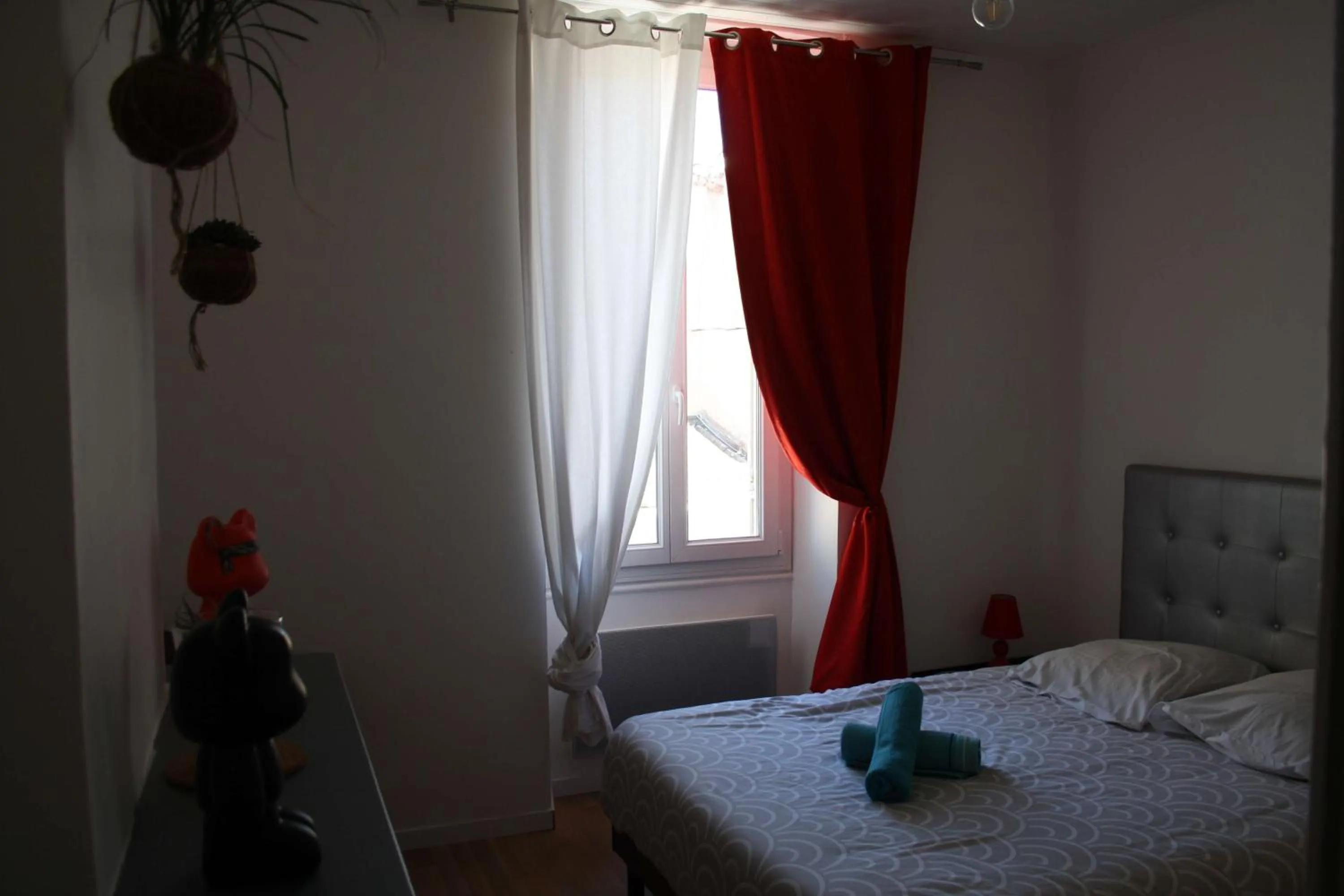 Photo of the whole room, Bed in Casa Ammirati Marseille