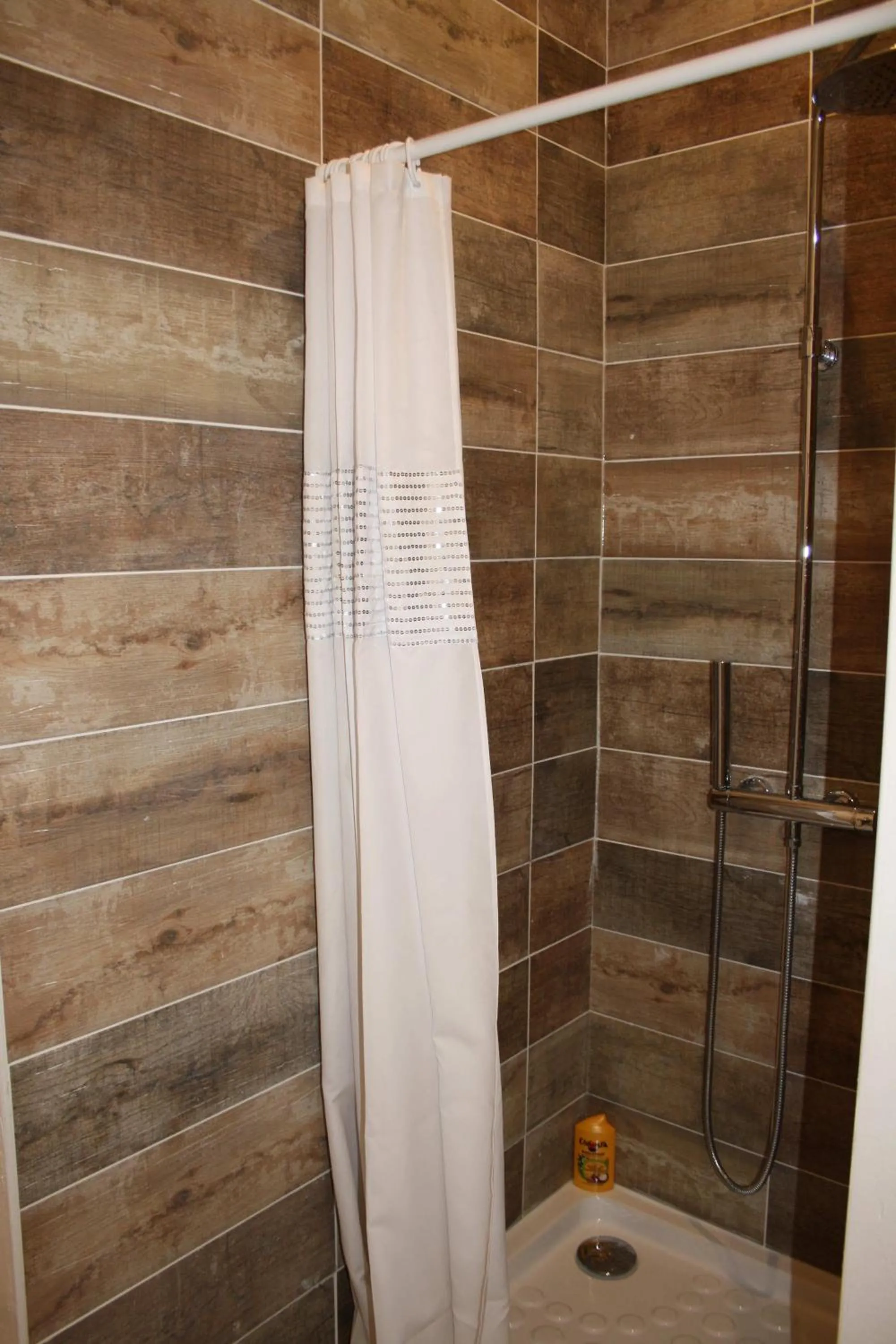 Shower in Casa Ammirati Marseille