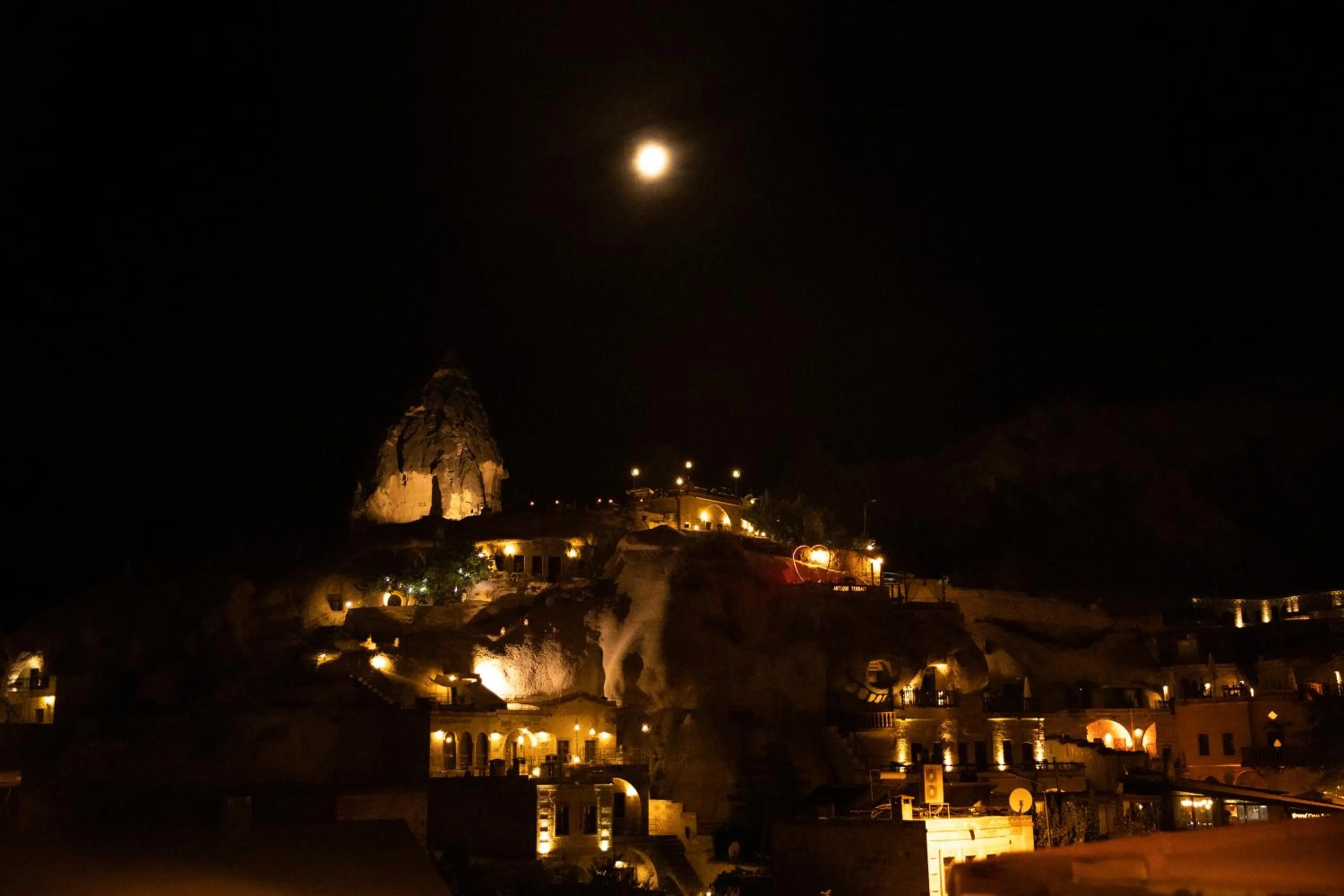 Night in Angel Cave Suite