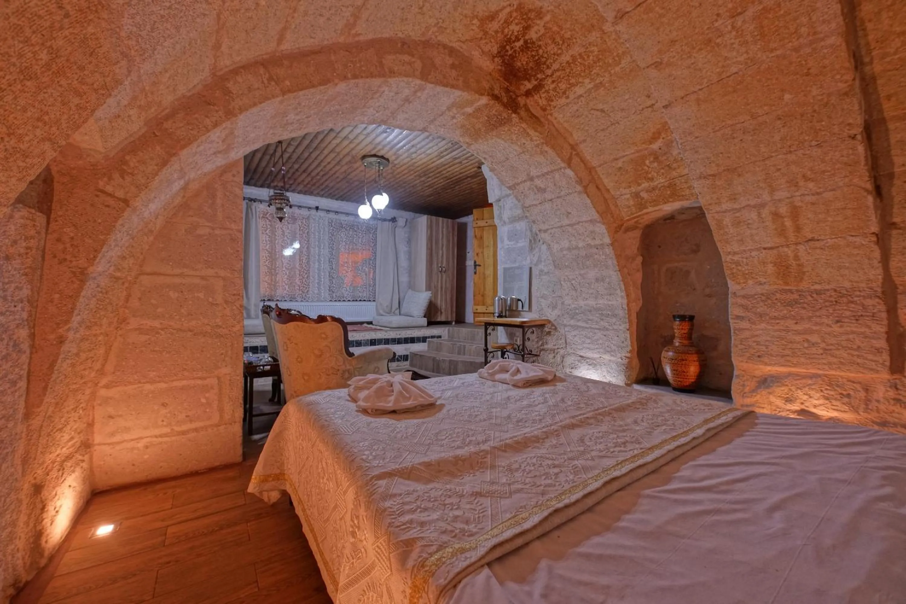 Photo of the whole room in Angel Cave Suite