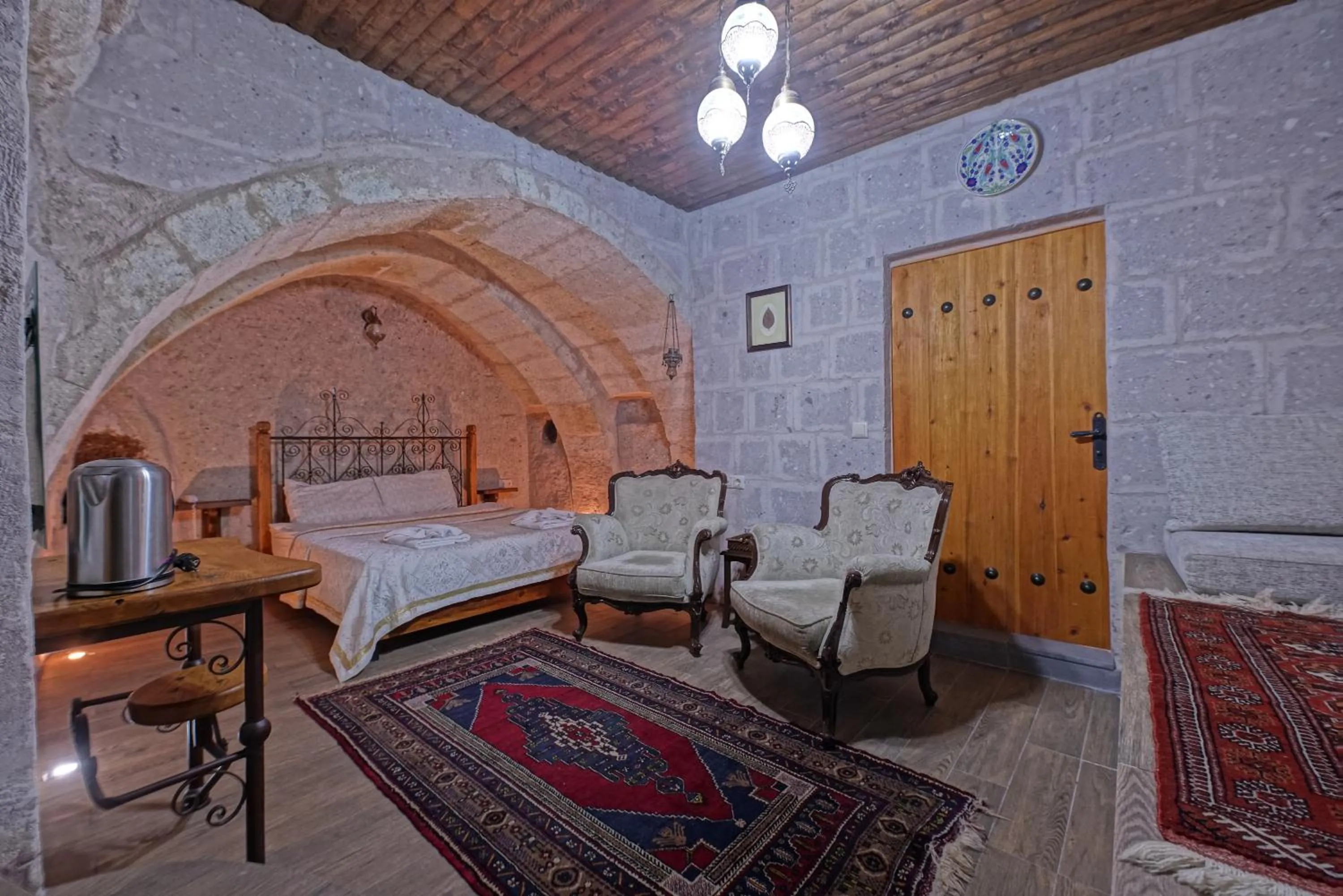 Living room in Angel Cave Suite